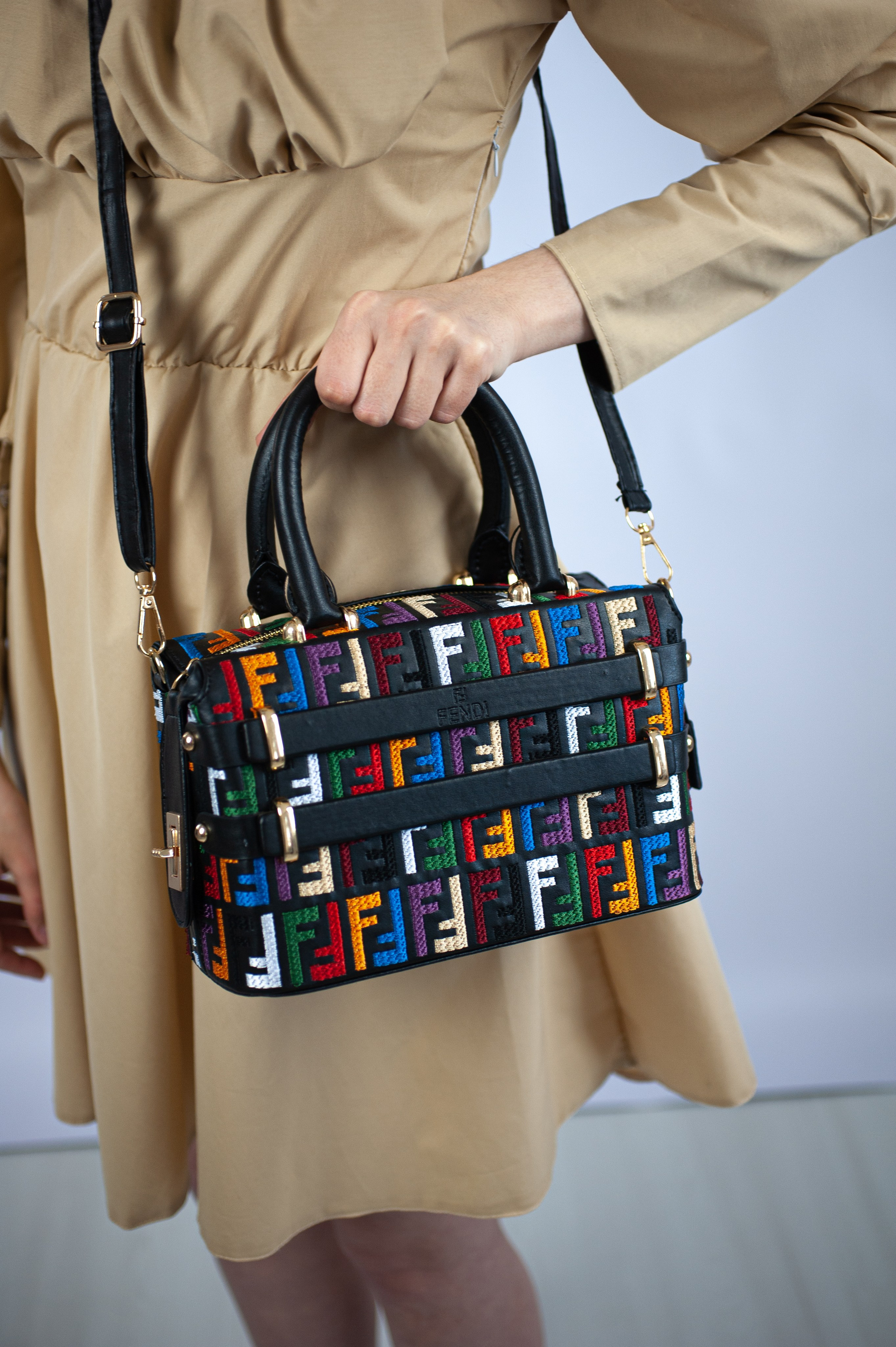 Фото на моделях. Предметный фотограф для маркетплейсов в Раменском