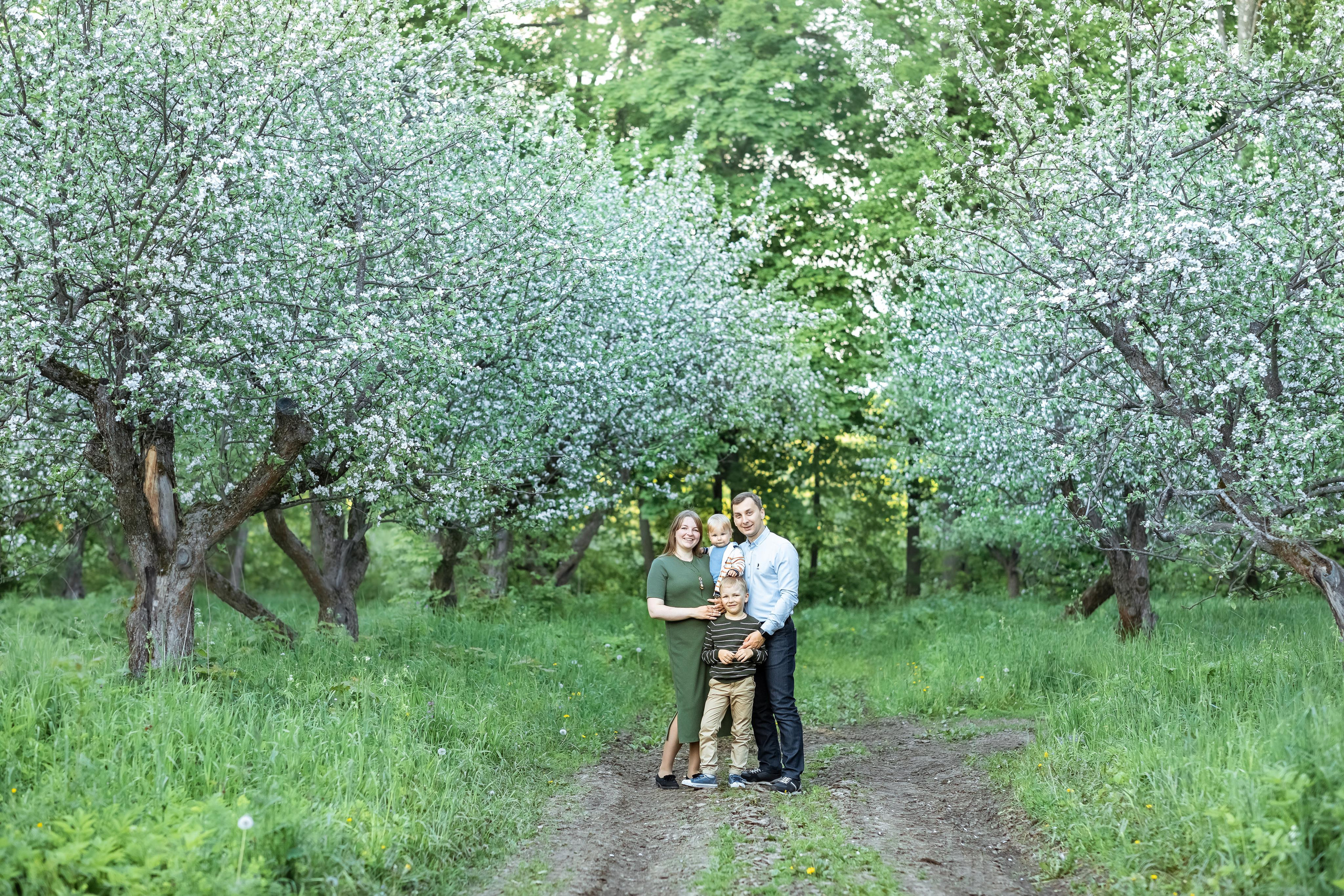 Фотопрогулка в Ясной Поляне для семьи Максима и Анастасии. Женский семейный фотограф Тула Москва Захарова Анна