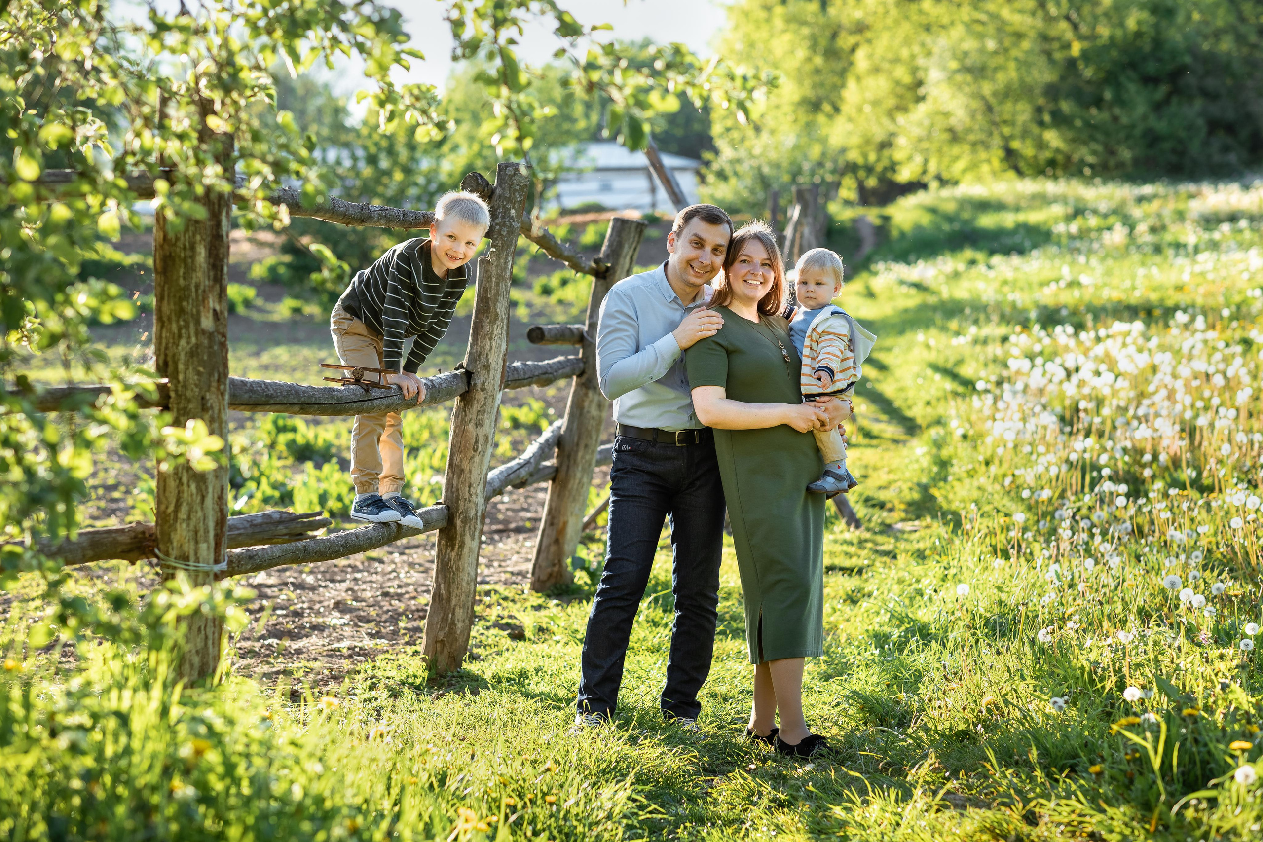 Фотопрогулка в Ясной Поляне для семьи Максима и Анастасии. Женский семейный фотограф Тула Москва Захарова Анна