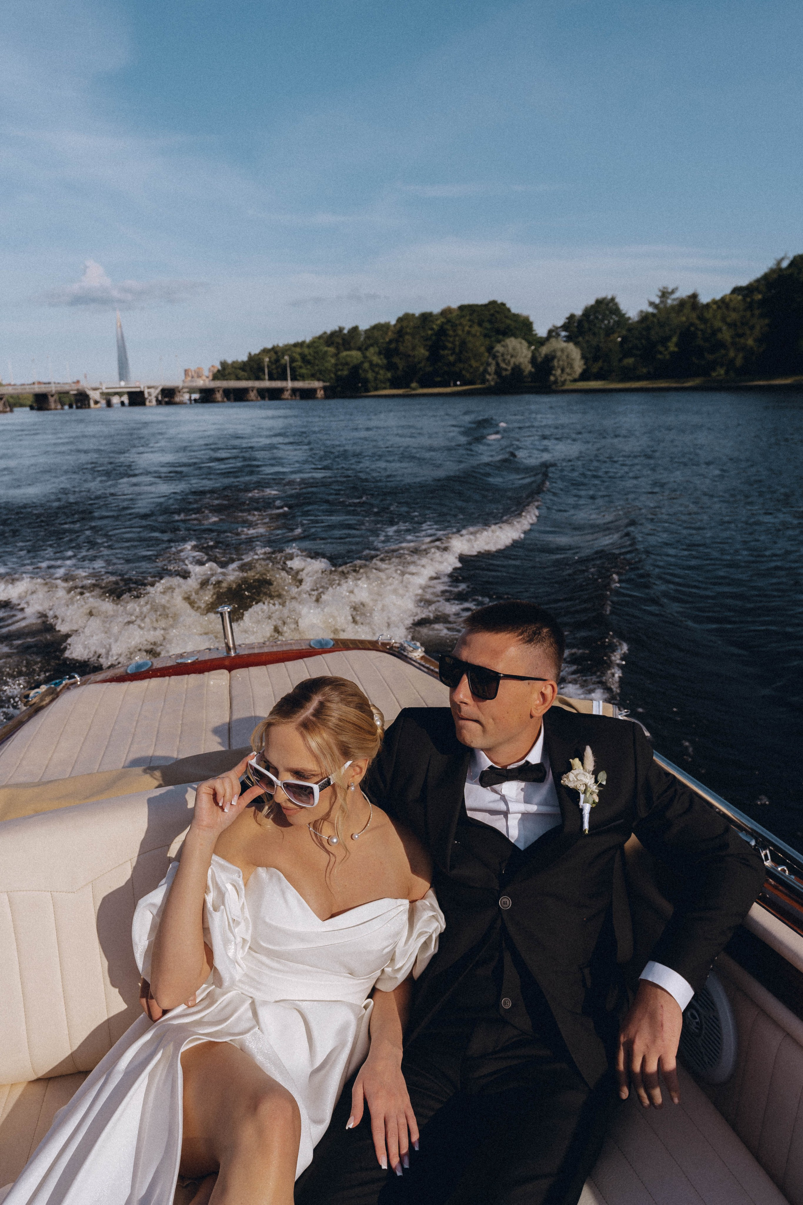 СВАДЕНБНАЯ СЬЕМКА НА КАТЕРЕ ПО КАНАЛАМ САНКТ-ПЕТЕРБУРГА И В АКВАТОРИИ НЕВЫ. Профессиональный фотограф, Санкт-Петербург — Виктория Богомолова