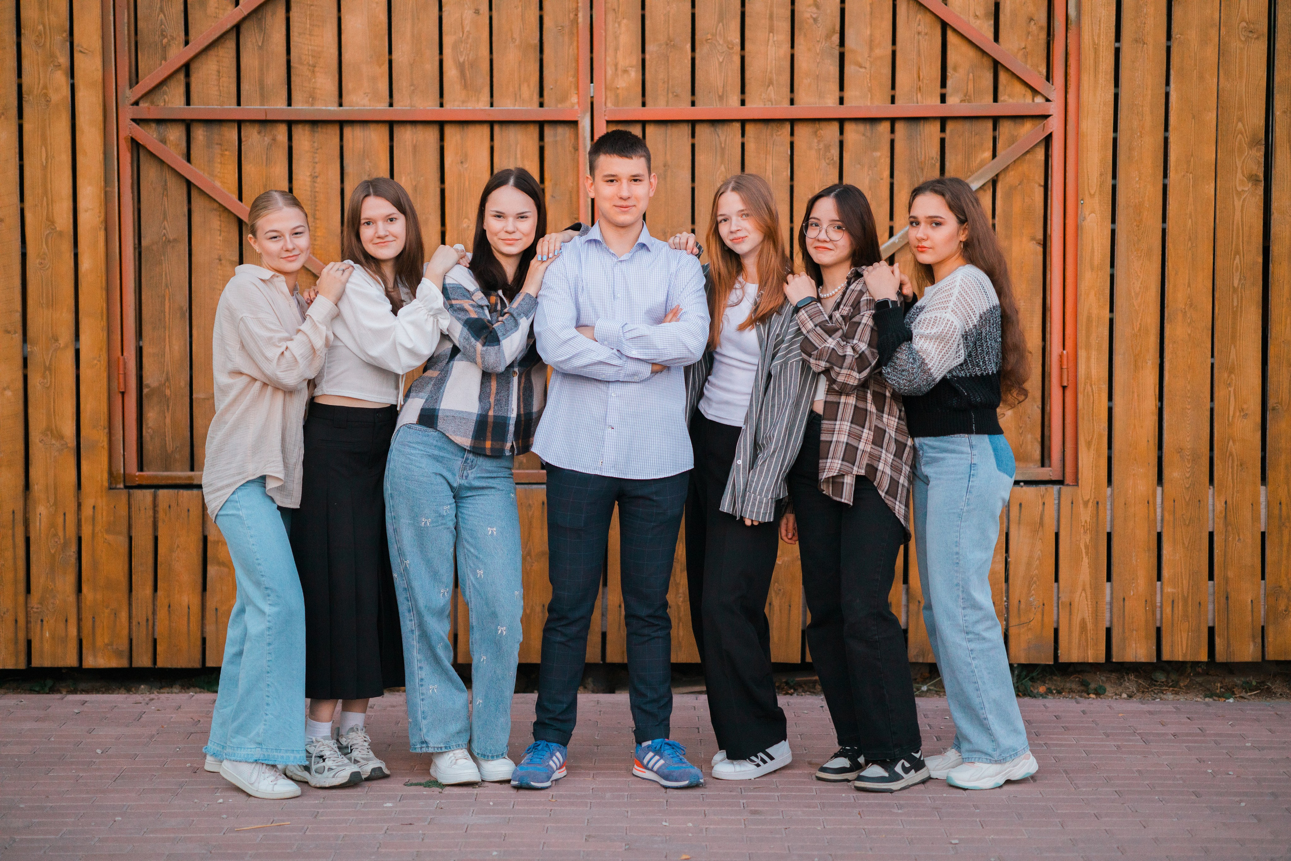 Осенняя фотосессия для выпускных альбомов 11 классов в Тарусе 2025 год. Выпускные альбомы в Серпухове