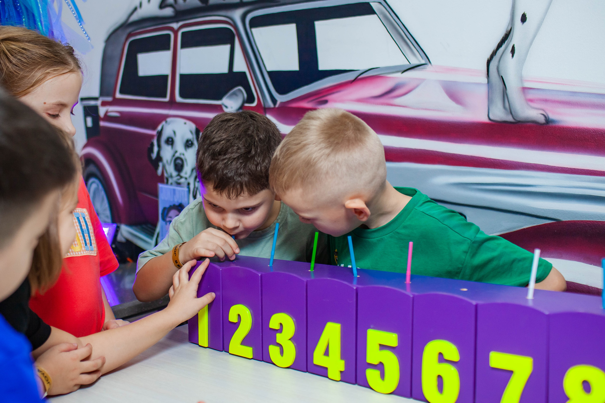 Неон Челендж День рождения Ярослава. Детский и семейный фотограф в Санкт-Петербурге Елизавета Сорокина