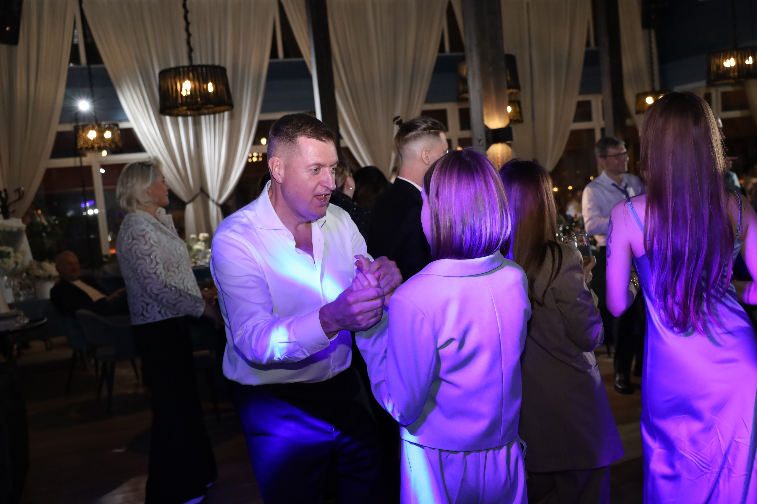 𝒜𝓇𝓉𝑒𝓂 & 𝐿𝓎𝓊𝓈𝓎𝒶 (𝓇𝑒𝓈𝓉𝒶𝓊𝓇𝒶𝓃𝓉). 𝑀𝑜𝓈𝒸𝑜𝓌. Свадебный фотограф в Санкт-Петербурге