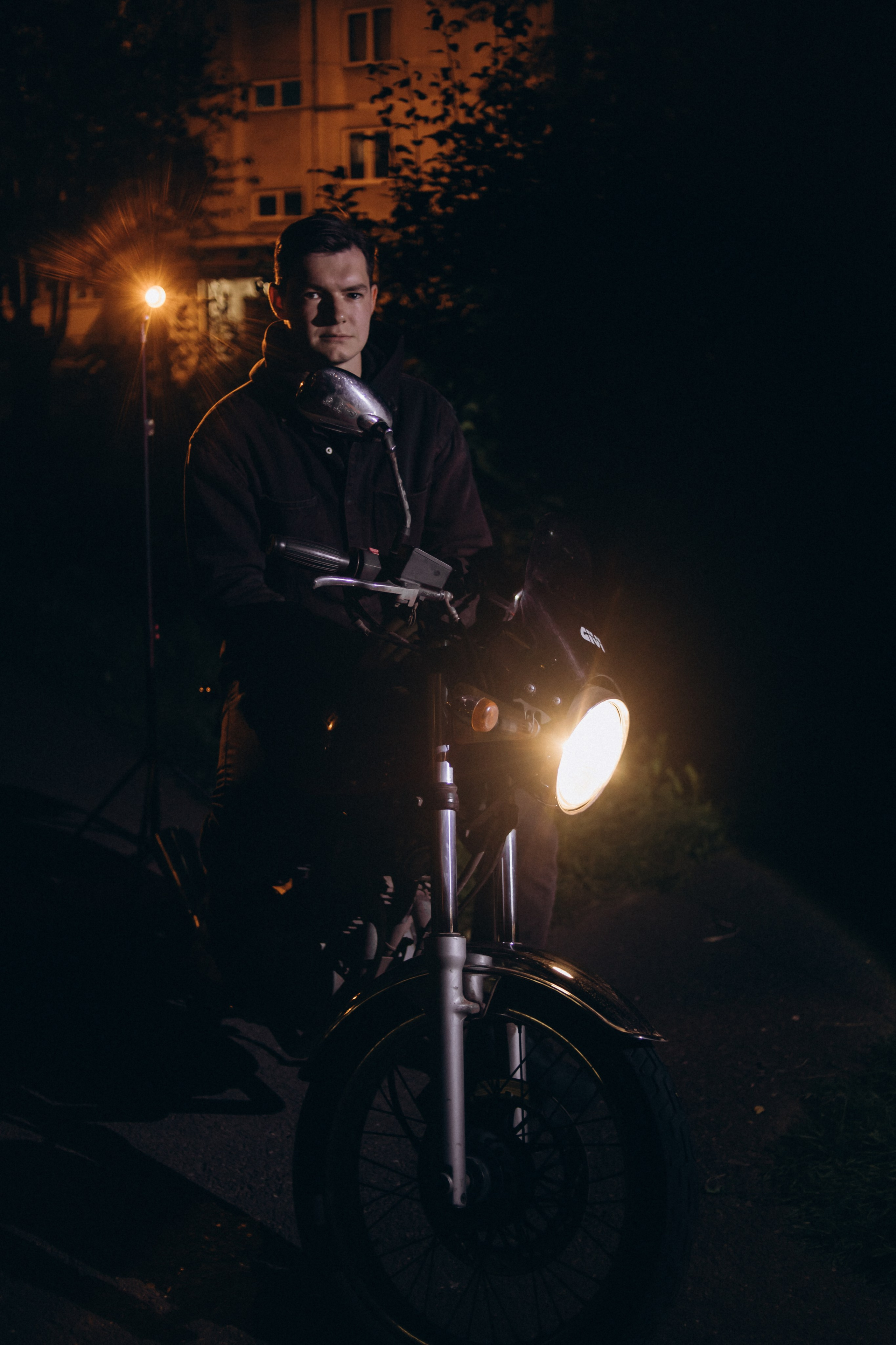 Ангелина и Даниил. Фото на мотоцикле. Фотограф Регина Крикунова г. Красноярск