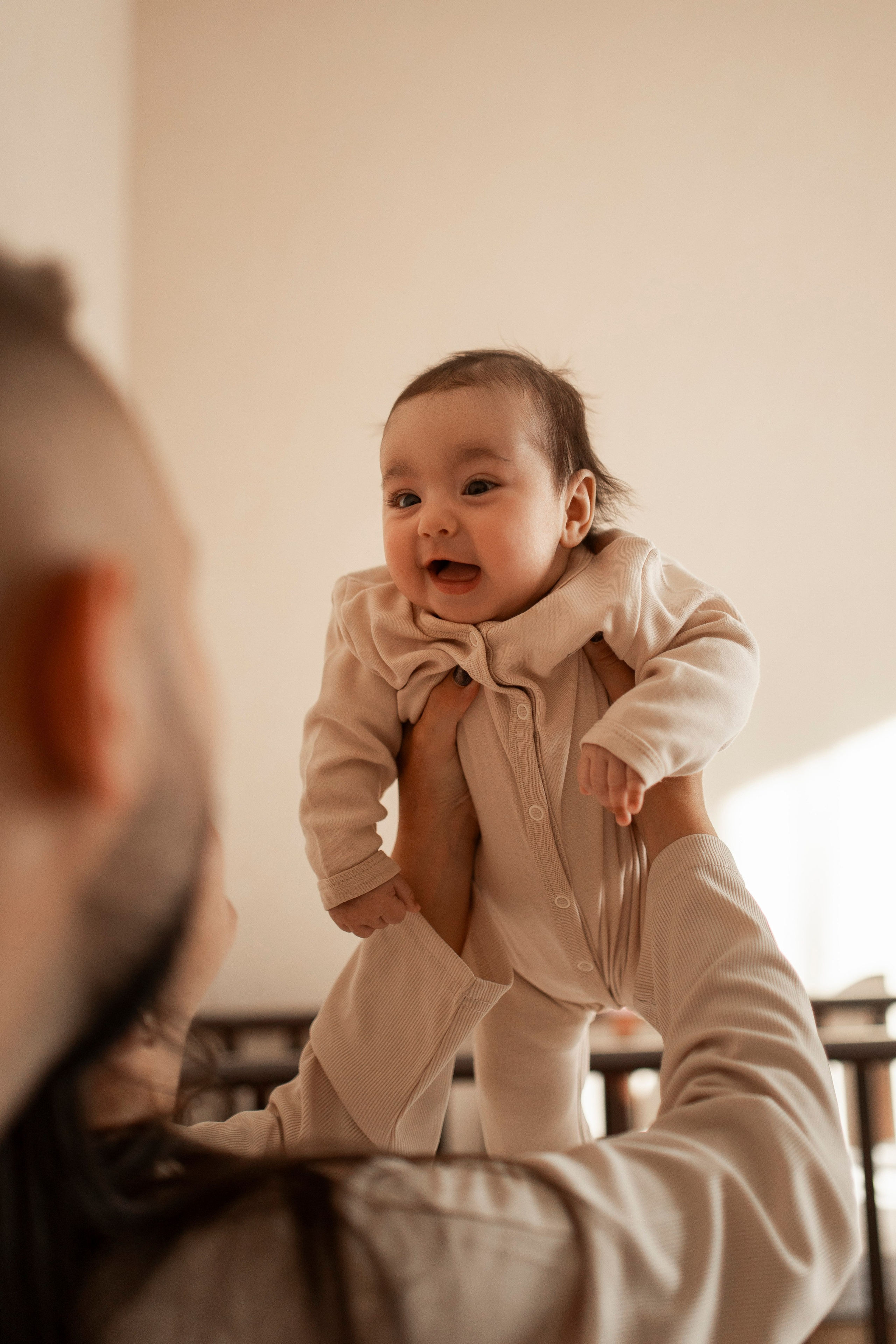 | ПЕРВЫЕ МГНОВЕНИЯ |