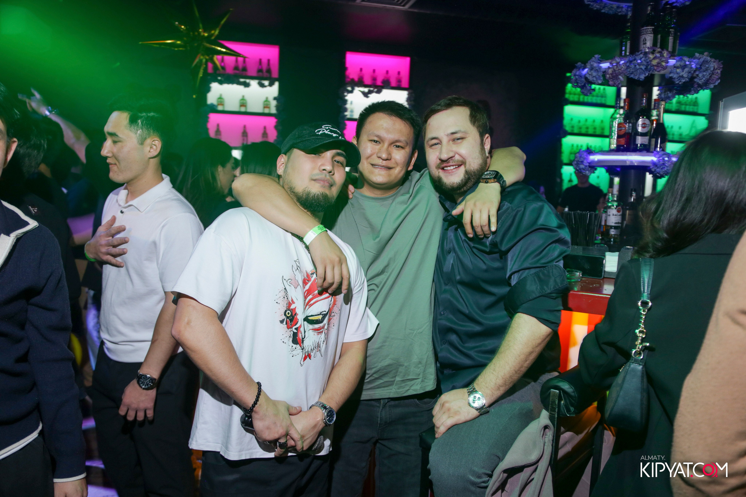 UYAT EMES BAR. КИПЯТКОМ АЛМАТЫ! Фотосъемка мероприятий в Алматы