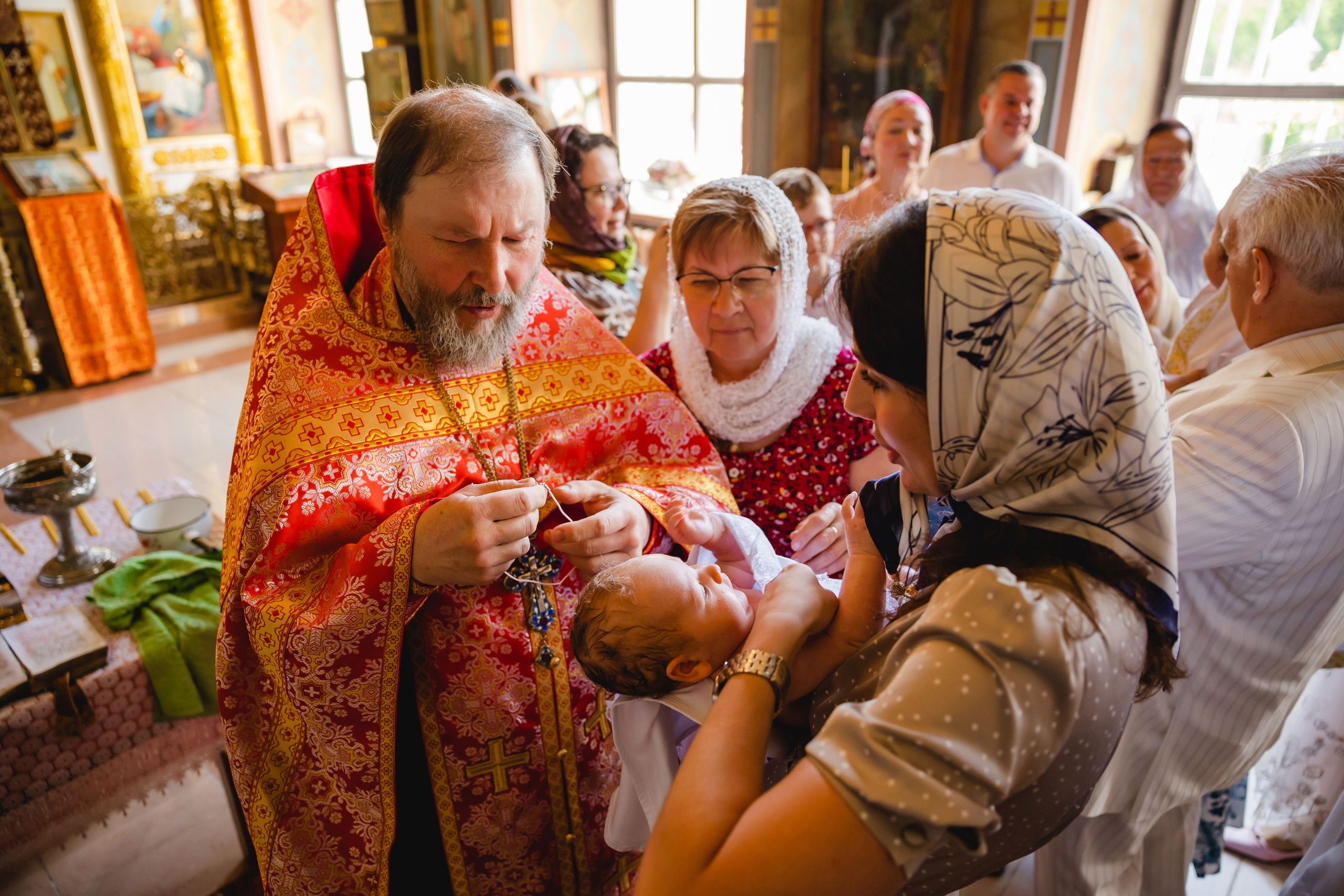 Таинство Крещения. Сайт с красивыми фотографиями и людьми
