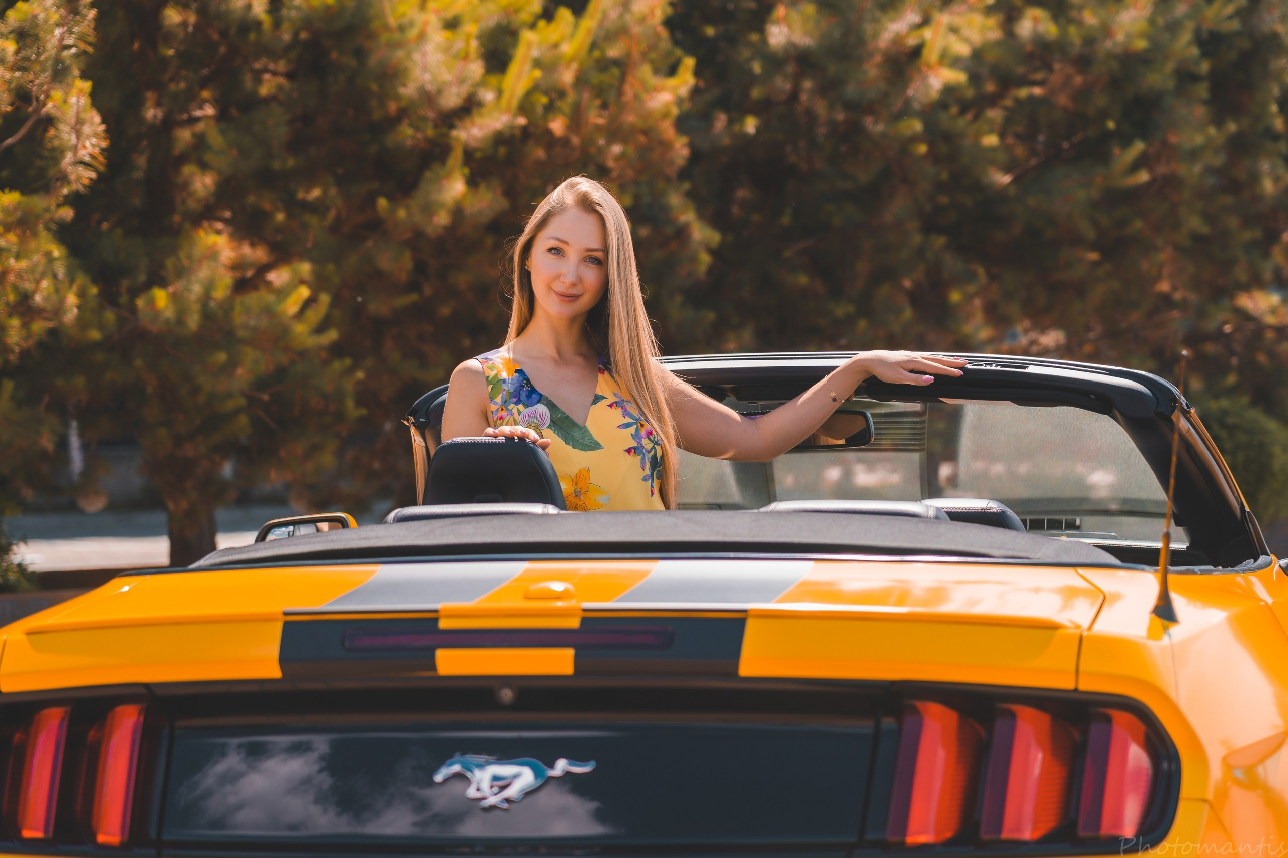 Девушки с авто. Photomantis