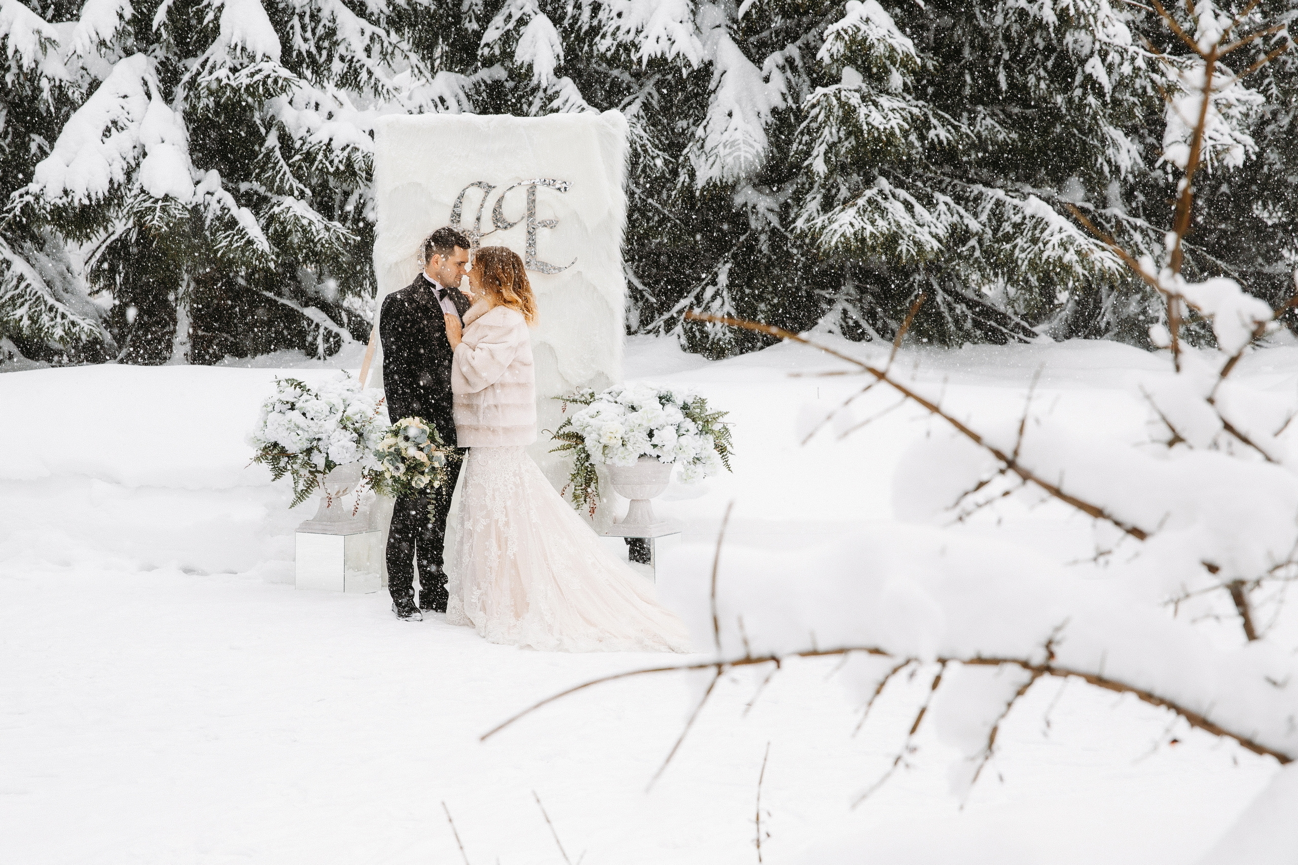 Свадебная фотосессия в загородном клубе «ARTILAND»