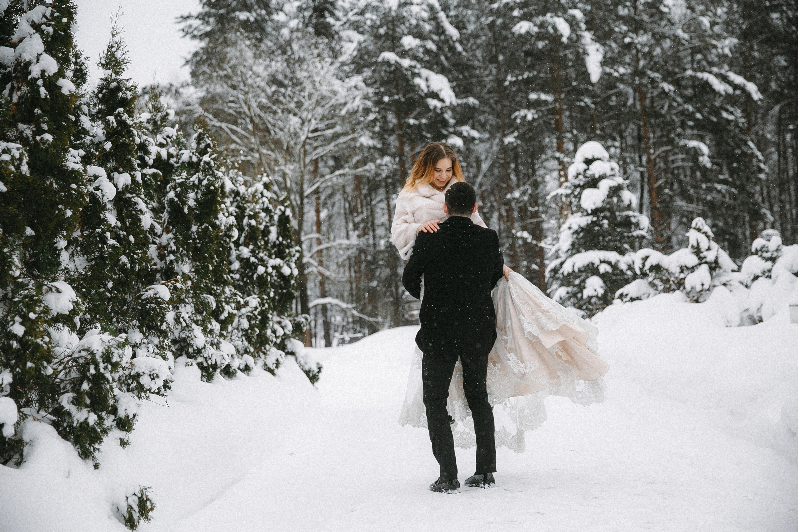 Свадебная фотосессия в загородном клубе «ARTILAND»