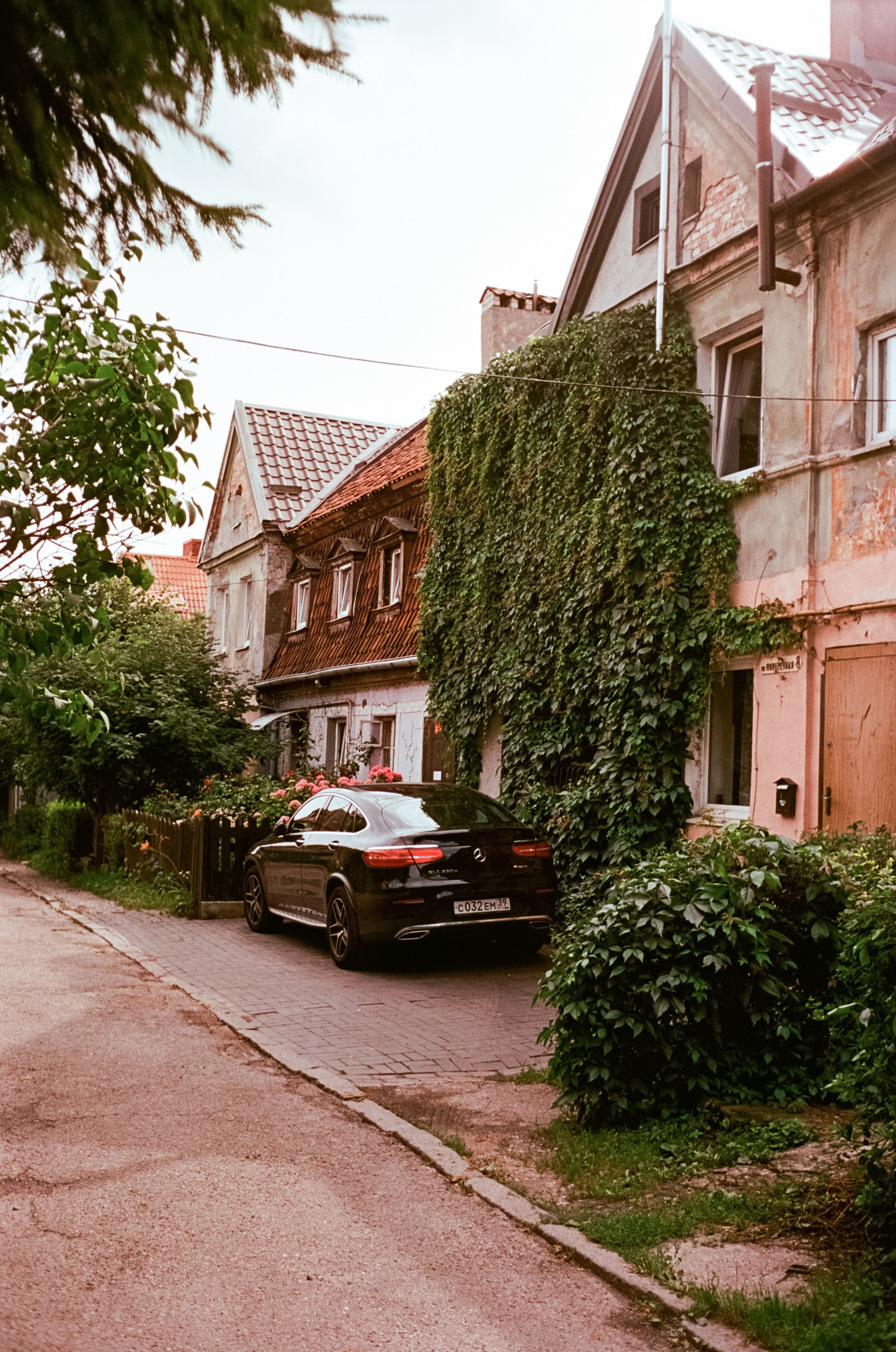 Калининград в солнечный день 7 июля 2024 года / Aerocolor IV / Minox 35GT (2)