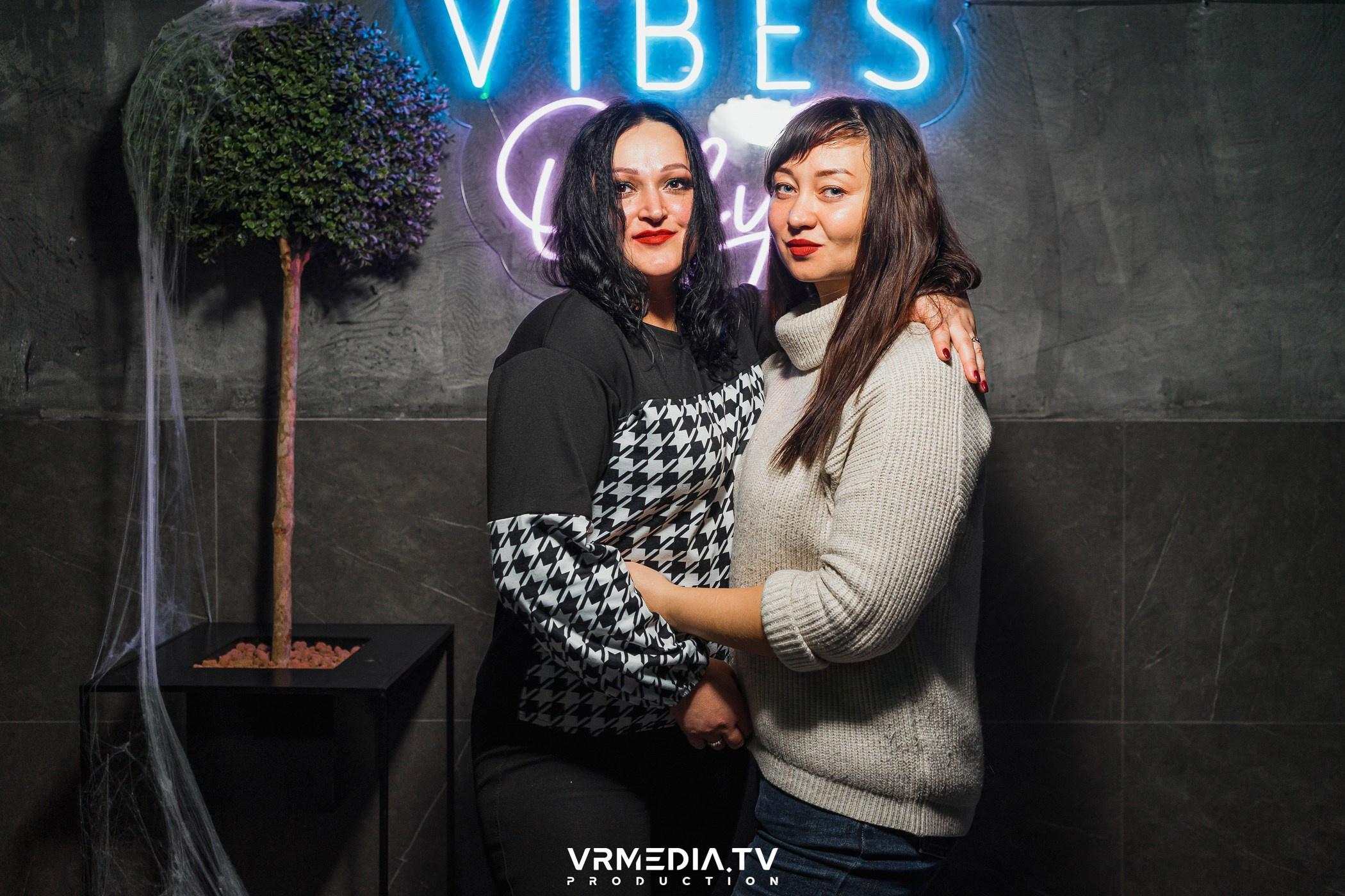 Halloween ARACHNOPHOBIA в баре «Друзья»