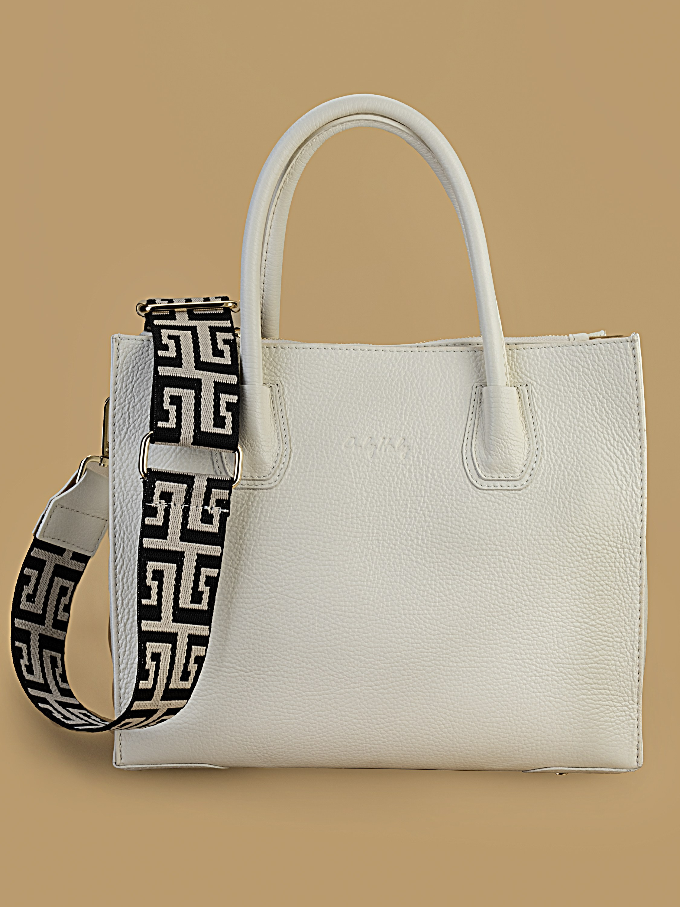 Предметная съёмка сумок для маркетплейсов. Предметный фотограф в Симферополе Антон Катунин