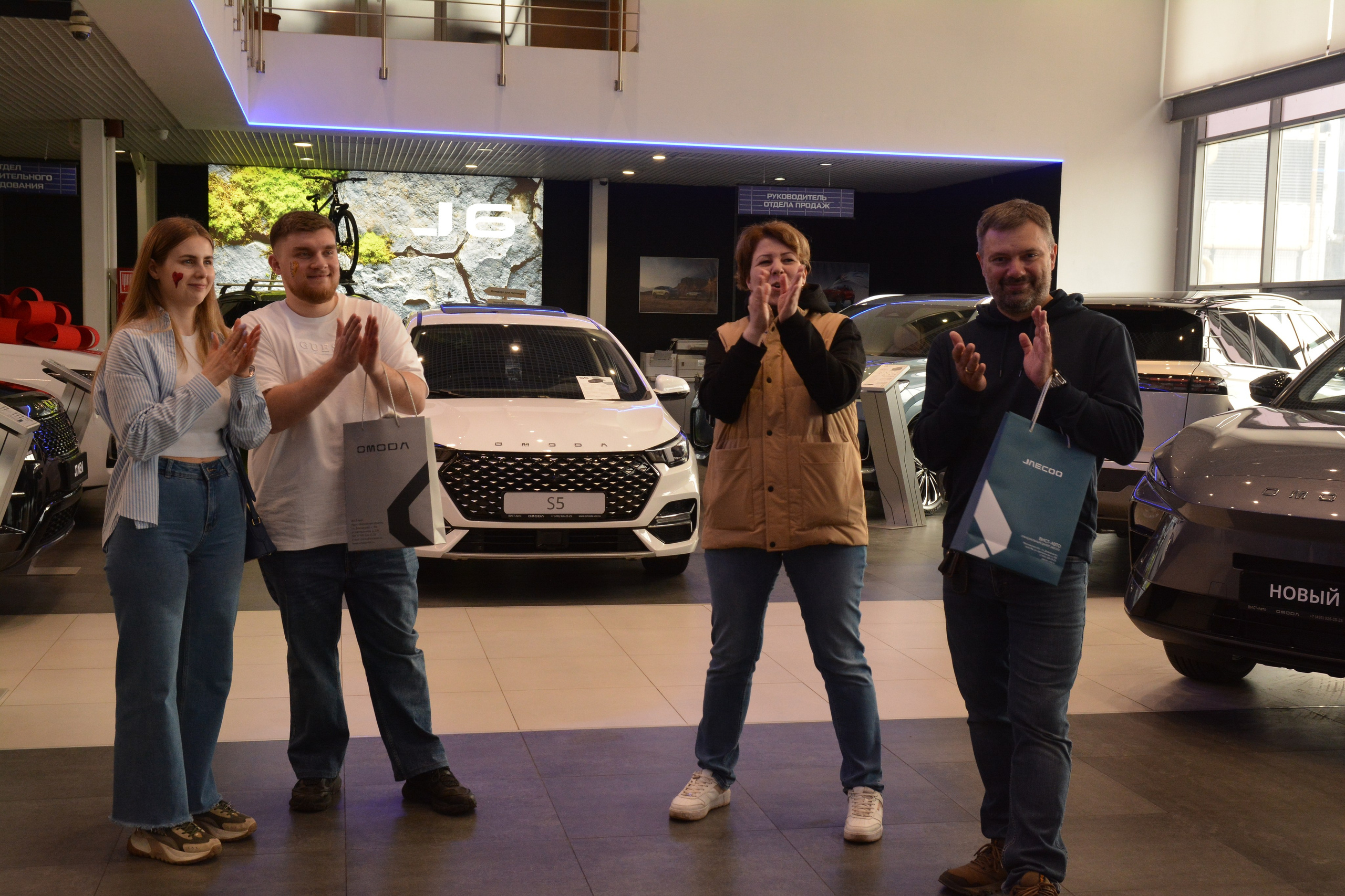 Презентация Omoda / Jaecoo. F/8 and be there — оказаться в нужном месте и поймать момент