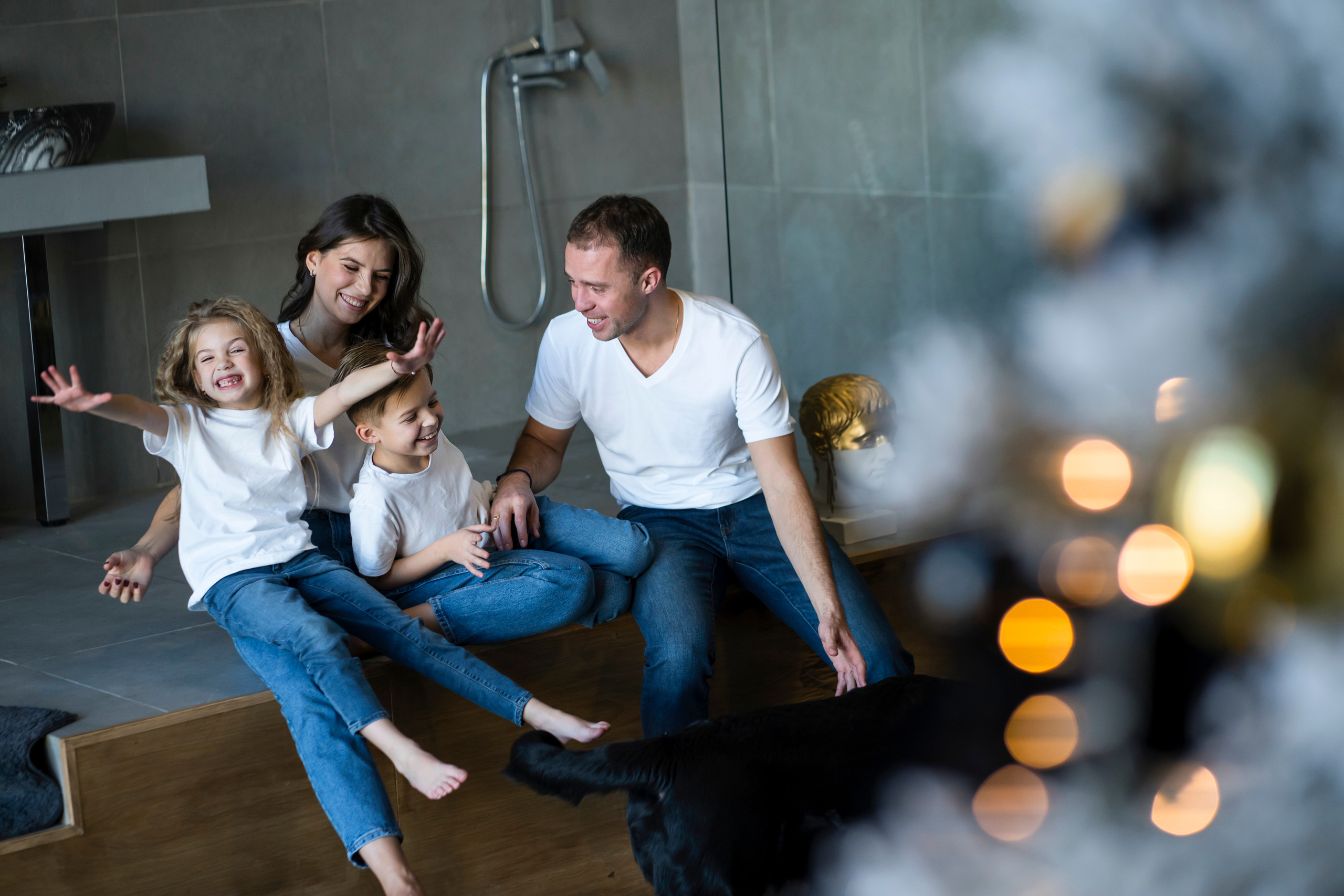 Семейная новогодняя съемка Света, Саша, Тоня, Гордей и Бруно. Фотограф, эмпат, телесный терапевт в Москве Ольга Трушина