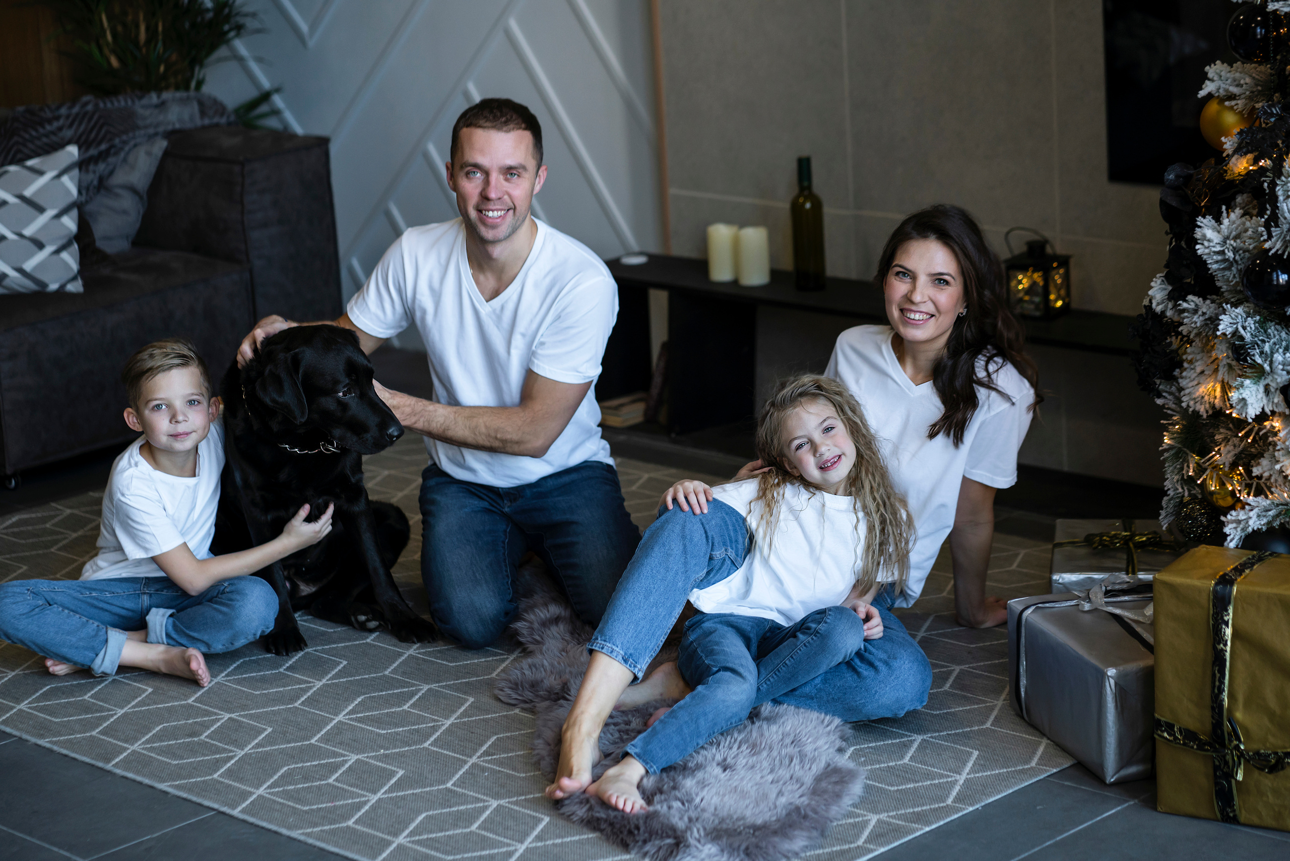 Семейная новогодняя съемка Света, Саша, Тоня, Гордей и Бруно. Фотограф, эмпат, телесный терапевт в Москве Ольга Трушина