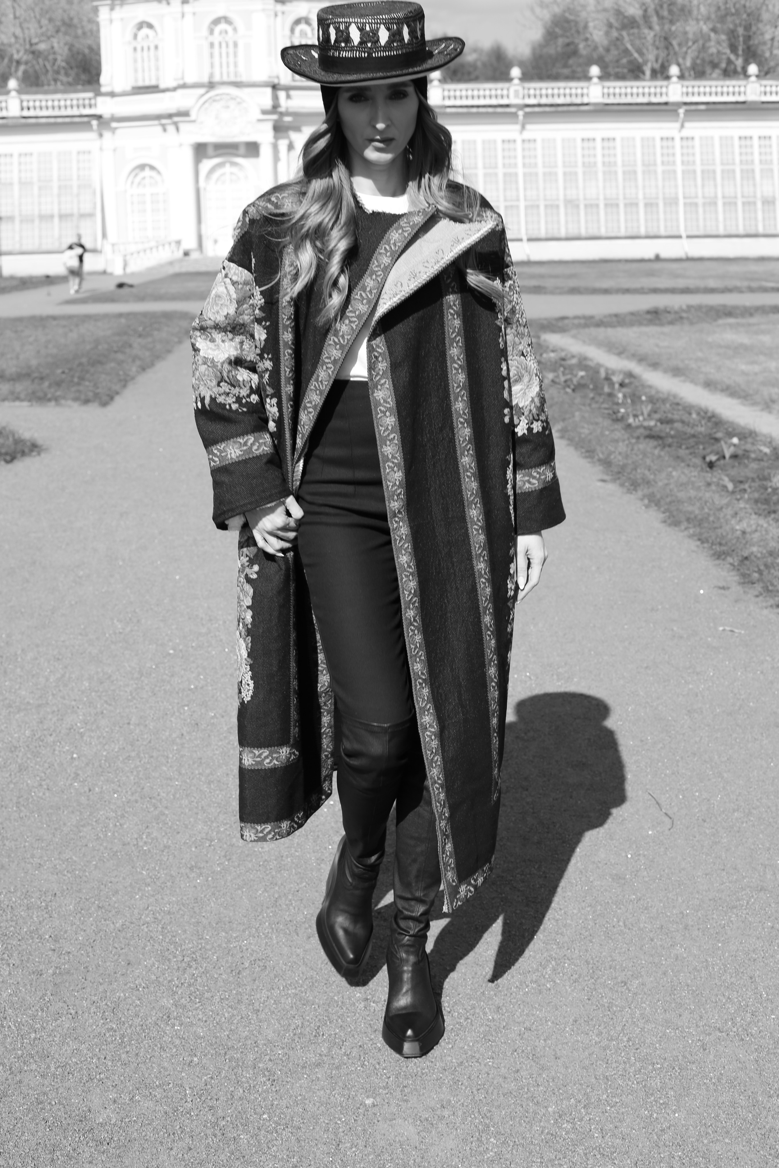 LOOKBOOK. Фешн дизайнер, фотограф, художник Яна Лазарева в Москве