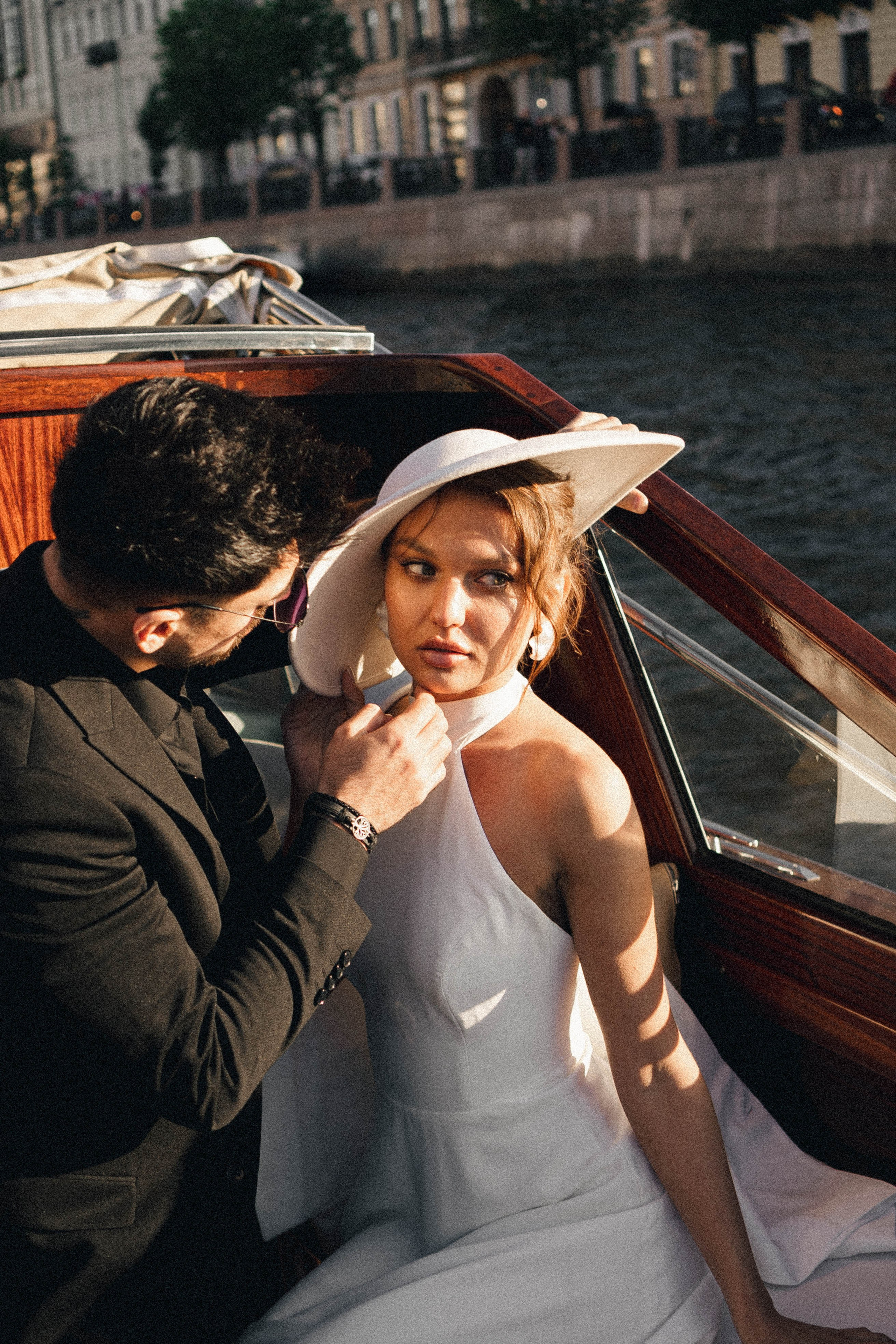 СВАДЕНБНАЯ СЬЕМКА НА КАТЕРЕ ПО КАНАЛАМ САНКТ-ПЕТЕРБУРГА И В АКВАТОРИИ НЕВЫ. Профессиональный фотограф, Санкт-Петербург — Виктория Богомолова