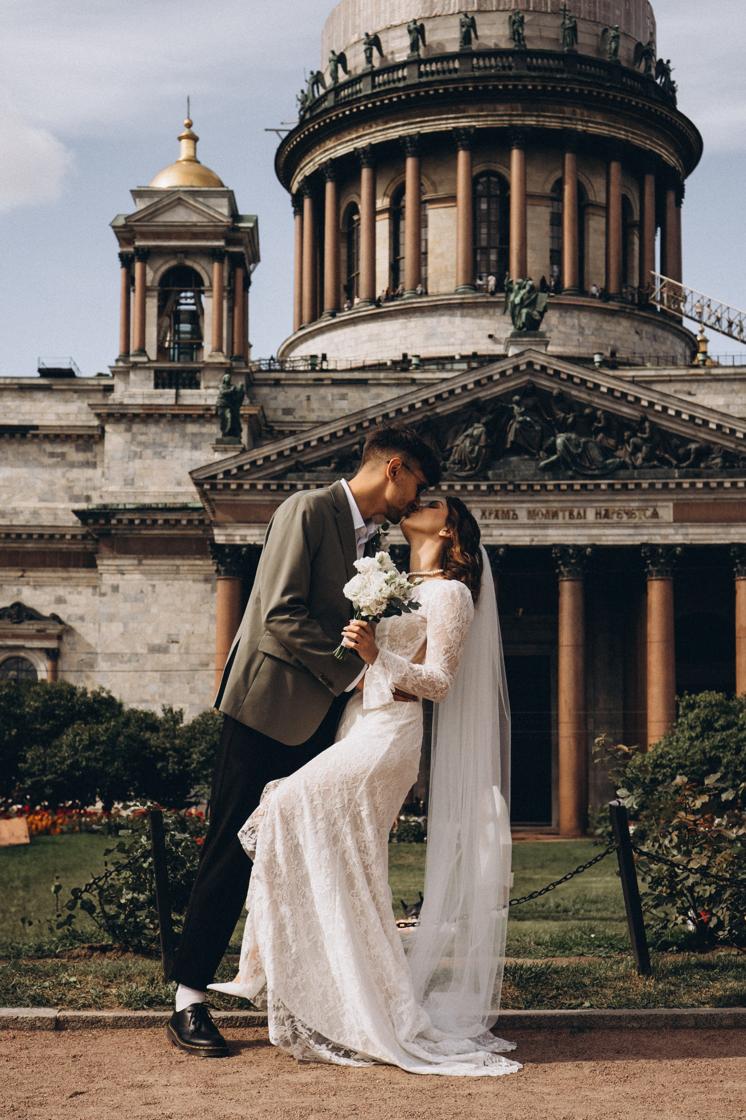 СВАДЕБНАЯ ПРОГУЛКА ВОЗЕ ИСАИКЕВСКОГО СОБОРА АСТОРИИ И ЗАКОНОДАЛЕТНОГО СОБРАНИЯ. Профессиональный фотограф, Санкт-Петербург — Виктория Богомолова