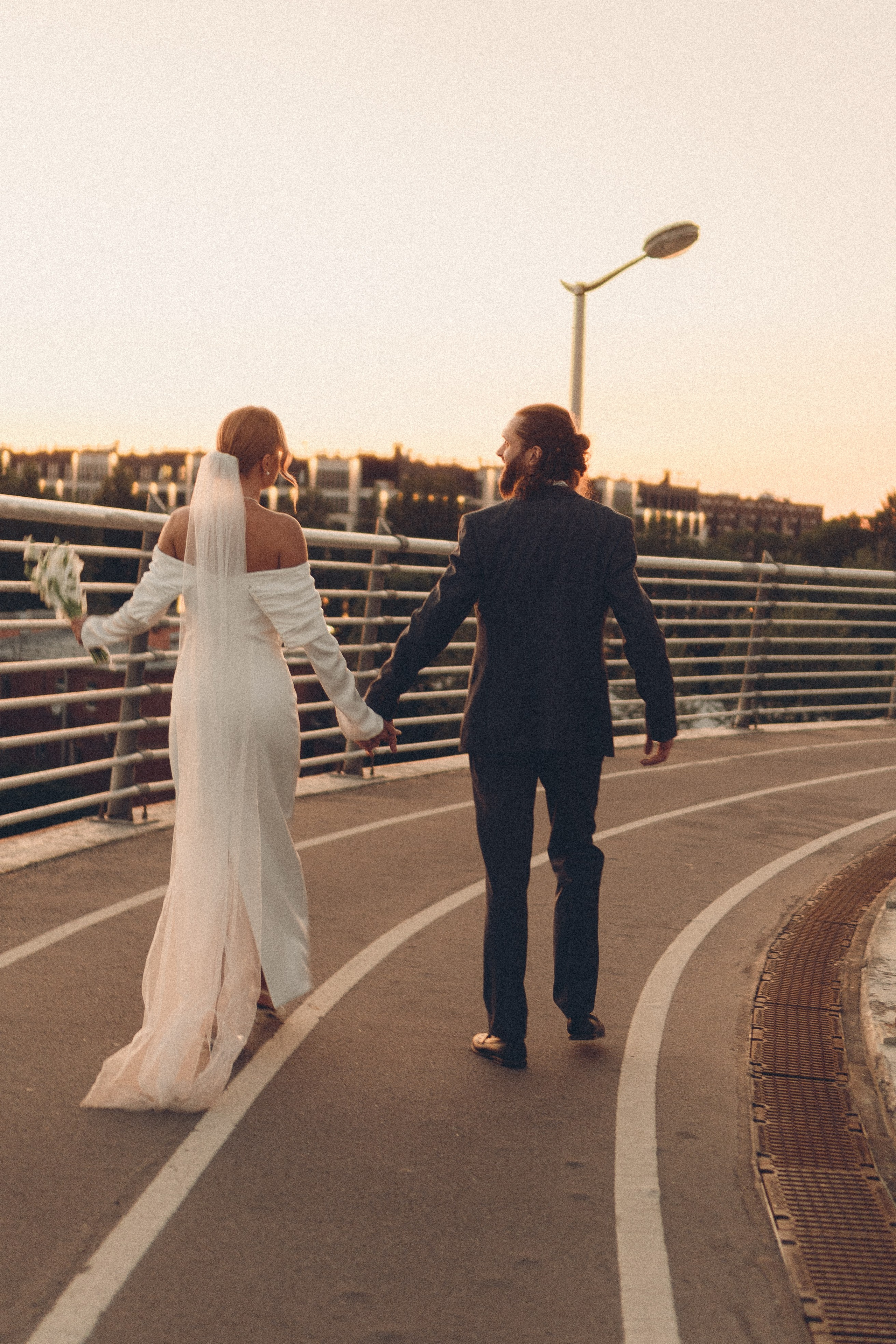 СВАДЕБНАЯ СЬЕМКА ВОЗЛЕ МСОТА БЕТАНКУРА НА КАБРИОЛЕТЕ. Профессиональный фотограф, Санкт-Петербург — Виктория Богомолова