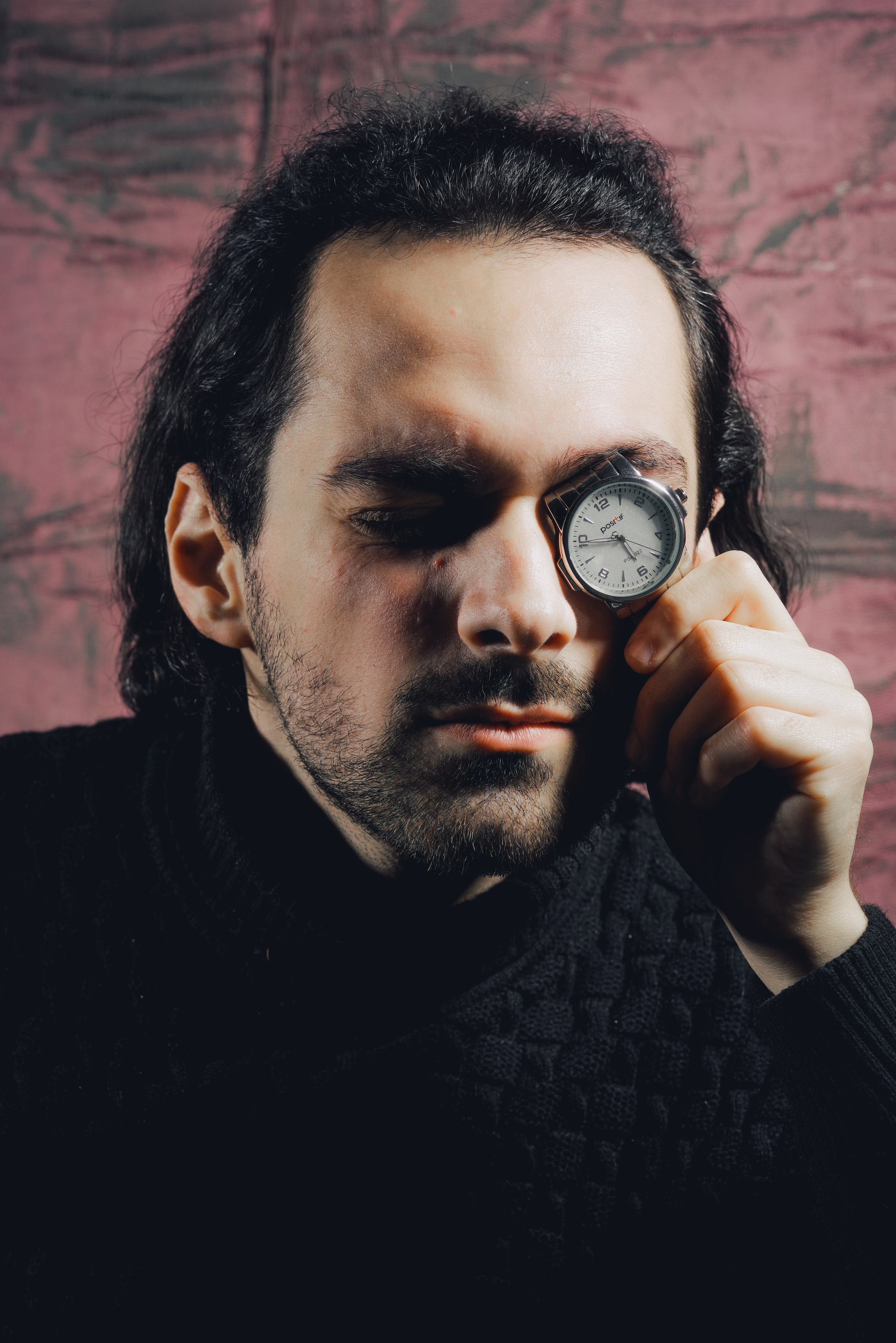 Часы (Спасибо Dato Ninua часовщику из Сенаки за часы для фотосессии). Портретный фотограф Денис Милютин