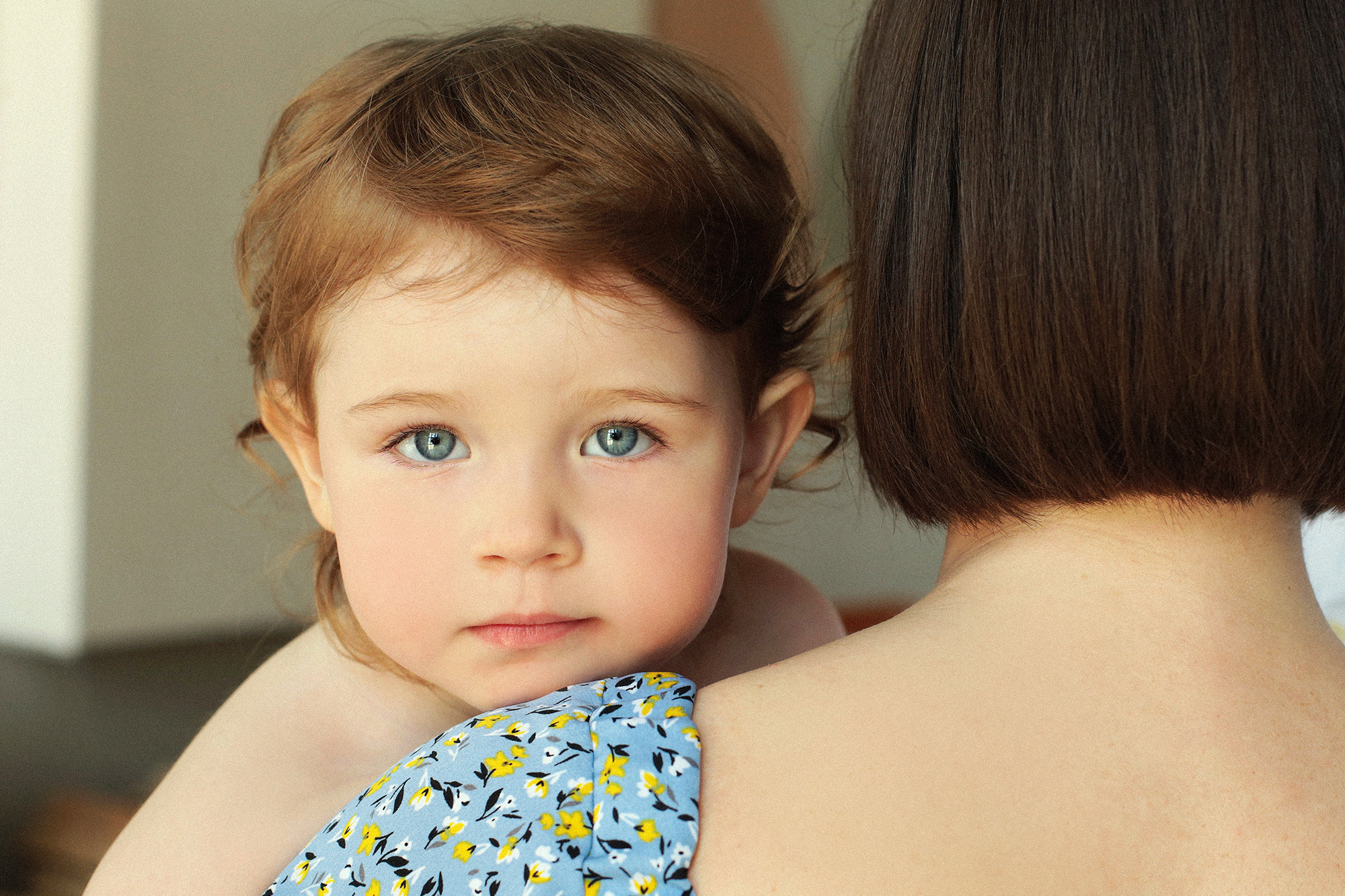 Мама и дочь. Семейный фотограф. Студийный портрет