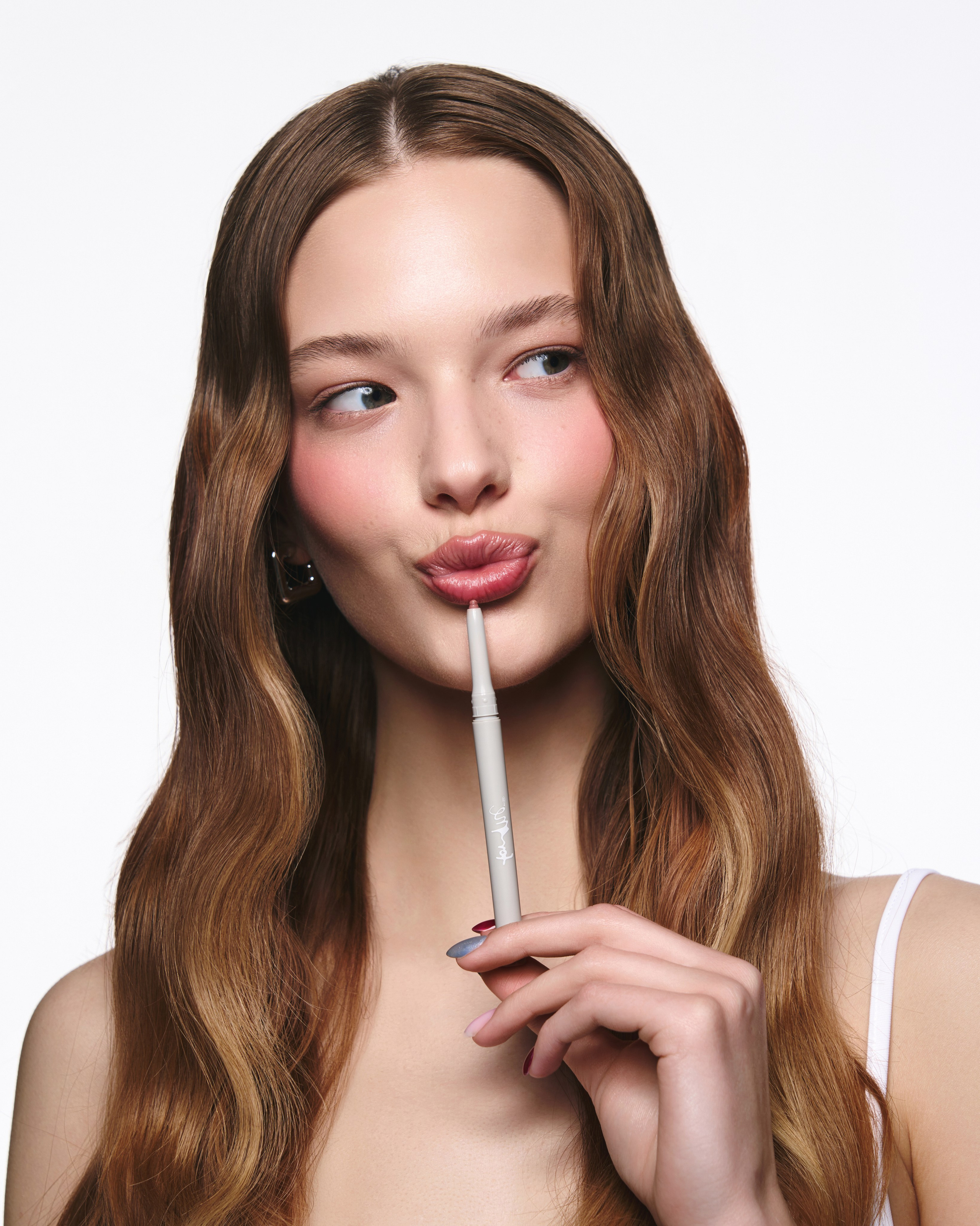 FOR ME pop-up golden apple. Nadezhda Diskant is a Moscow and Saint Petersburg based photographer