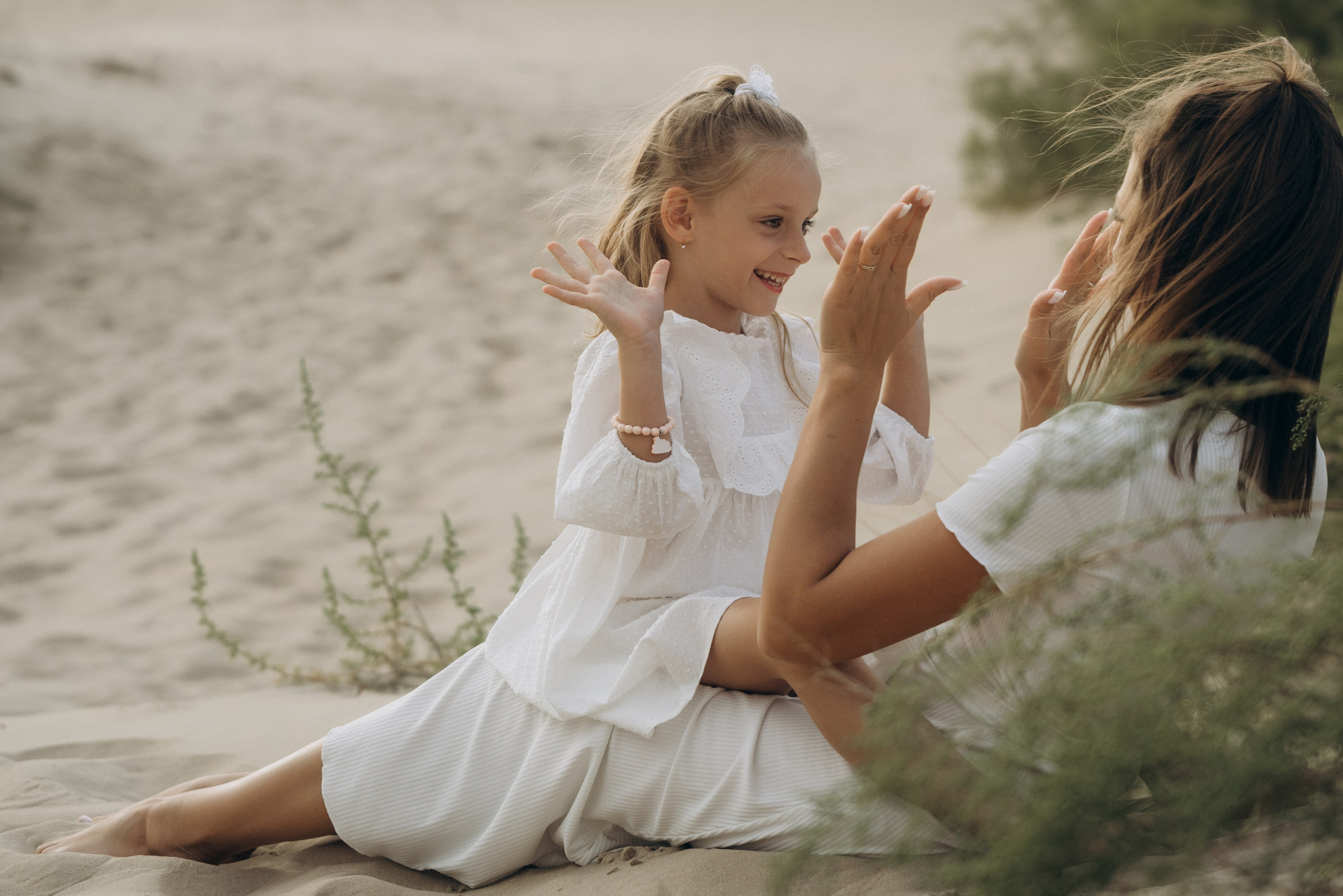 Кучугурская романтика: семейный пикник с местными фруктами на полосатом покрывале, фотограф Кучугуры