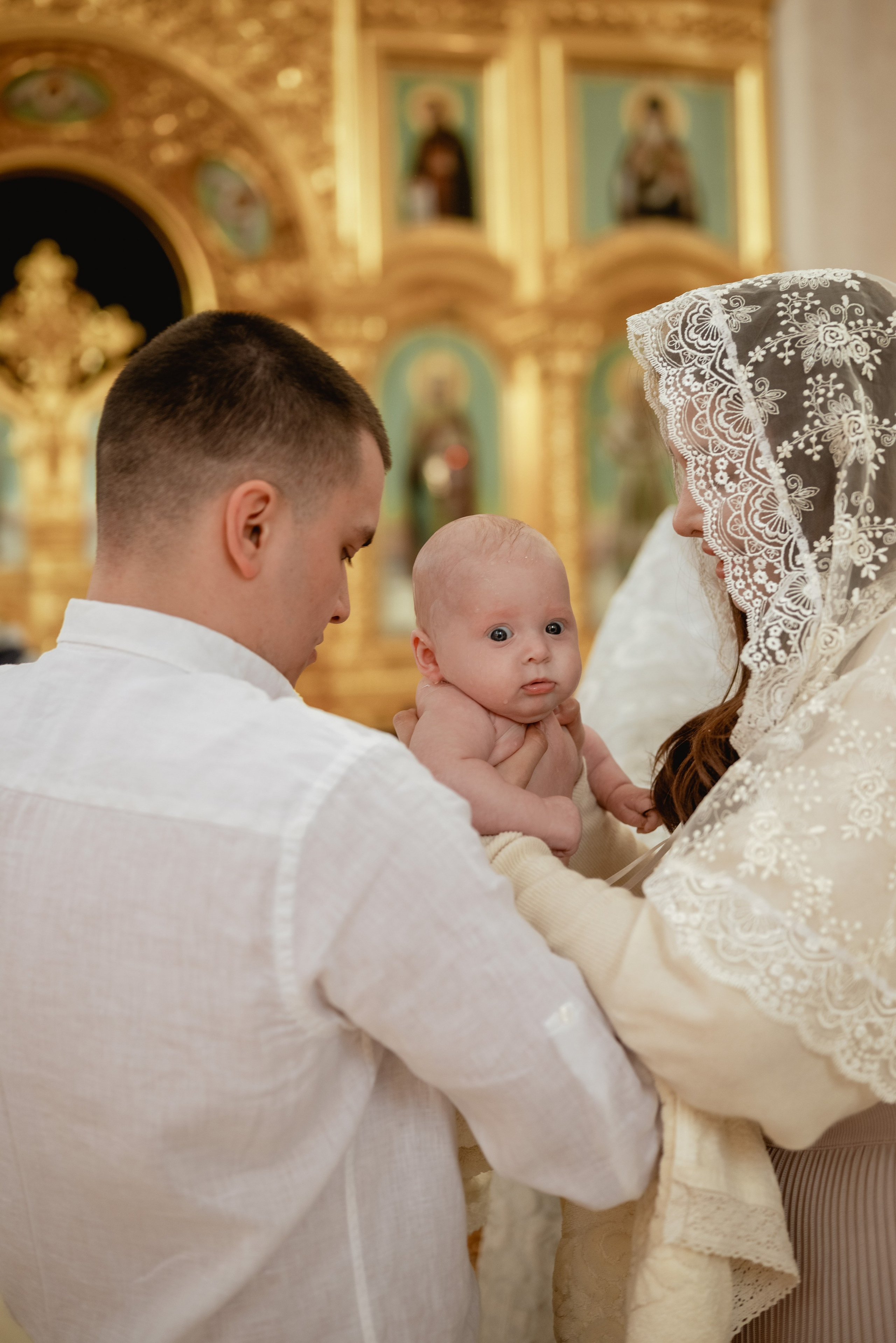 Крещение в храме Петра и Февронии. Юлия Басня семейный и свадебный фотограф в Донецке