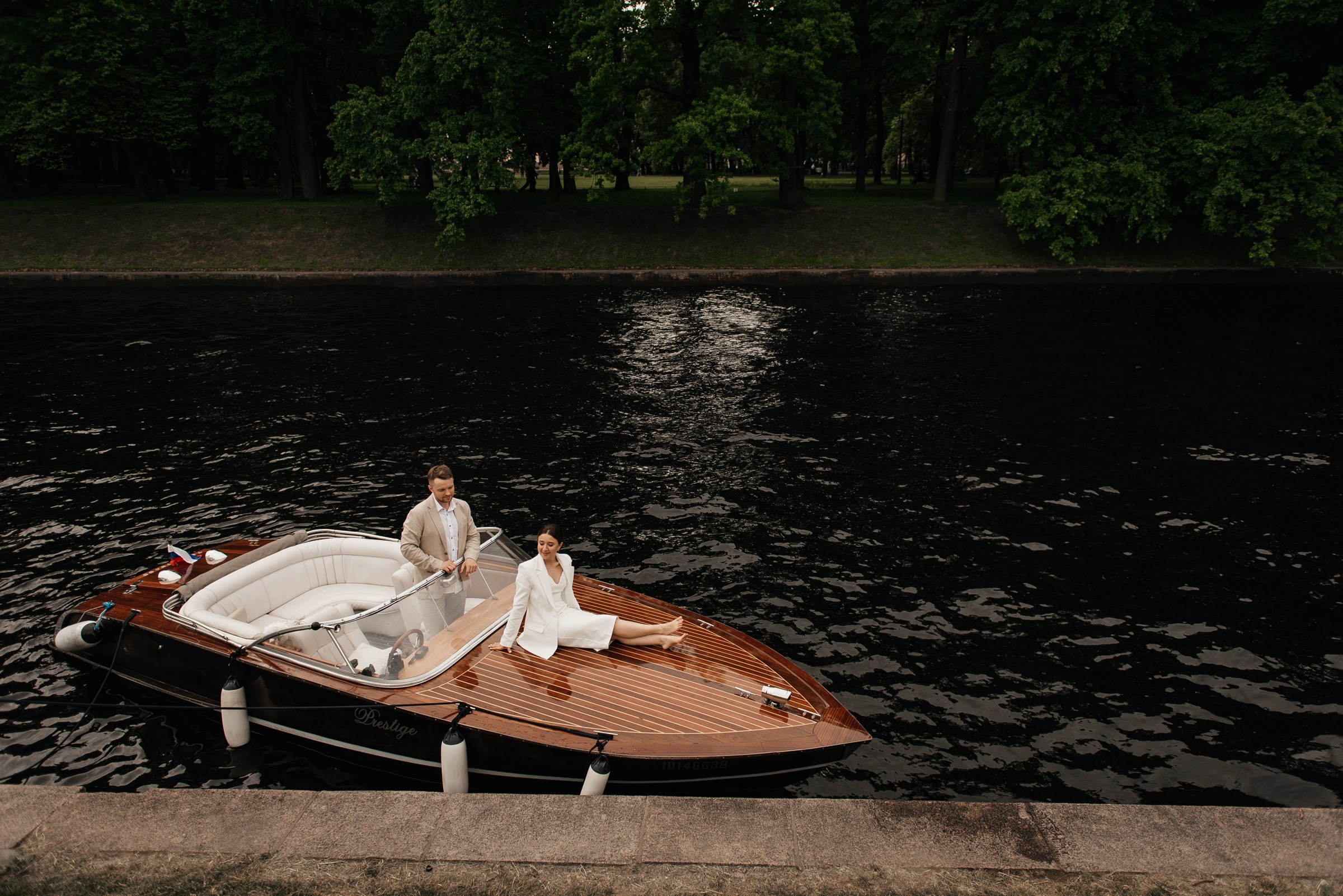 свадебная прогулка на катере по Неве