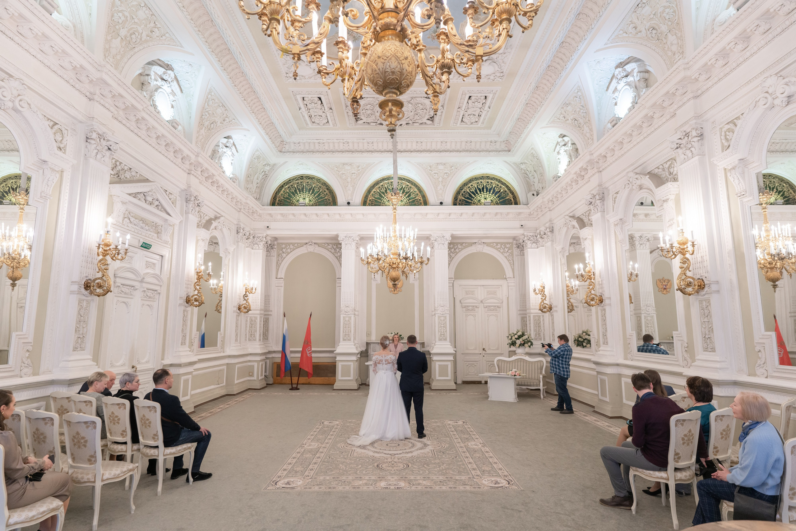 Свадебная фотосессия зимой в Санкт-Петербурге. Свадебный фотограф Александр Невский в Санкт-Петербурге