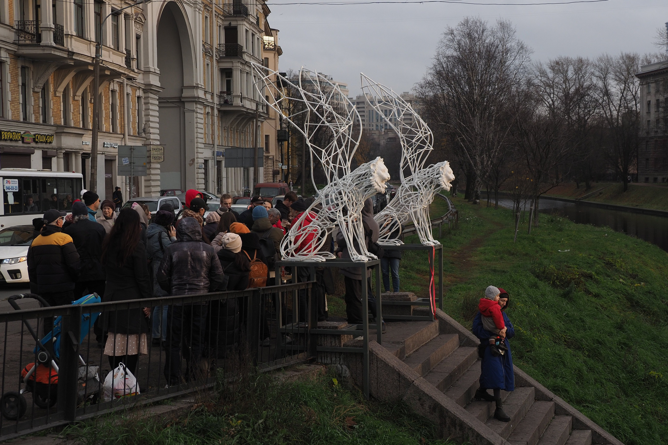 Чернореченские львы / СПб/ул.Торжковская 1/2021. Художник — скульптор Антонина Фатхуллина