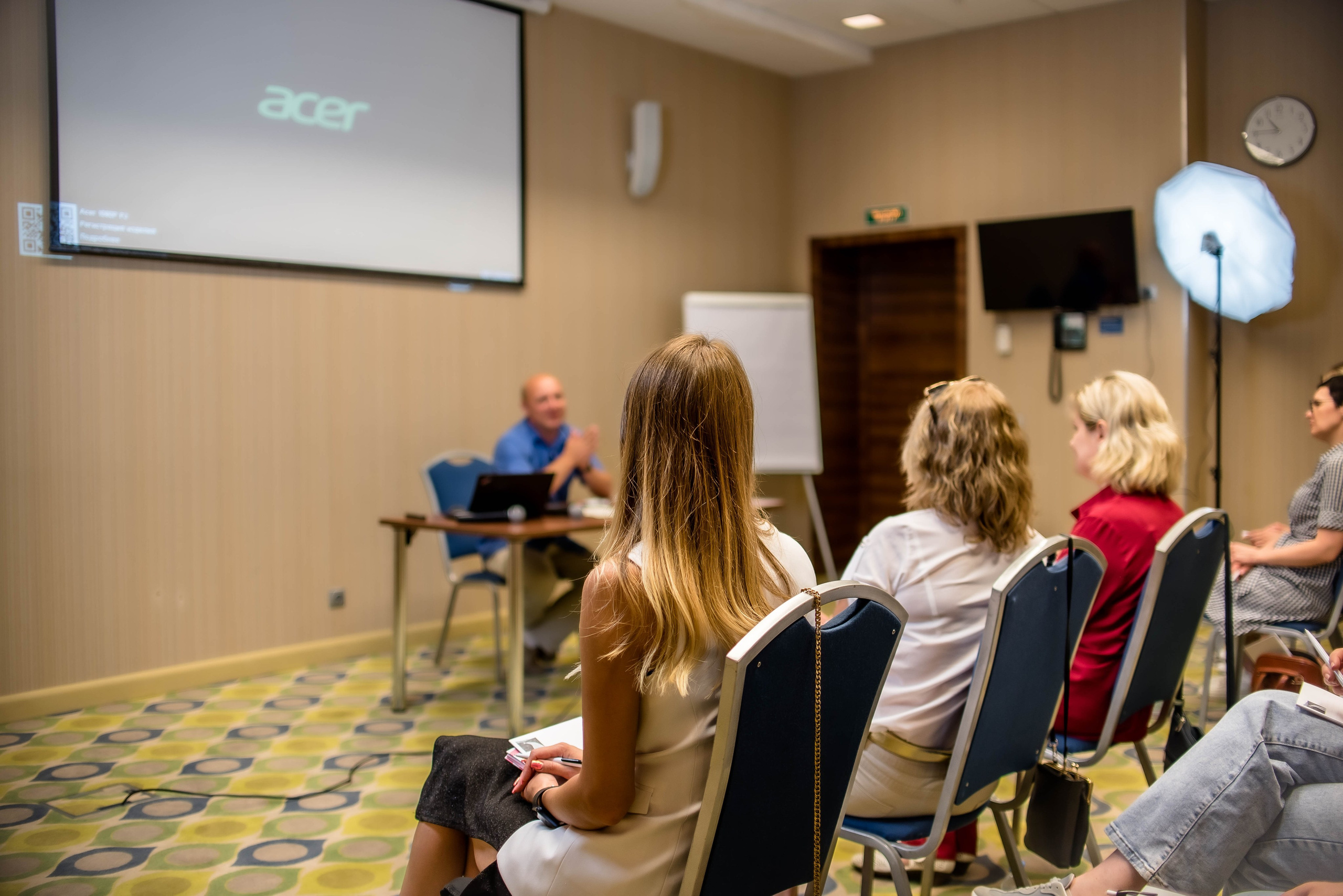 Фотосессия сотрудников. Фотограф Макс Огурцов в Нижнем Новгороде
