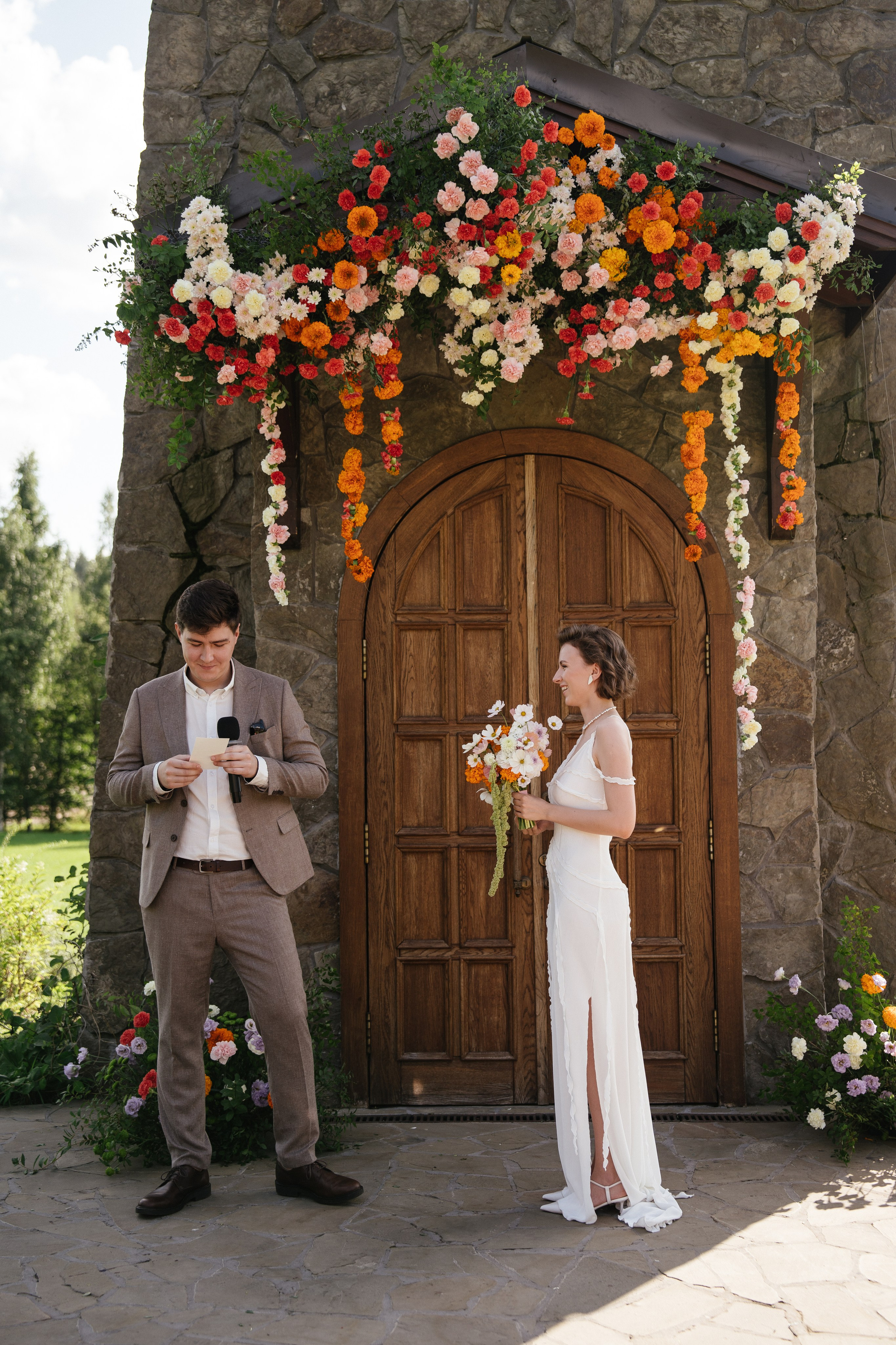 Арина & Иван. Камерная свадьба на природе в стиле в расслабленном стиле. Свадебный фотограф организатор в Санкт-Петербурге Ассоль Опарина