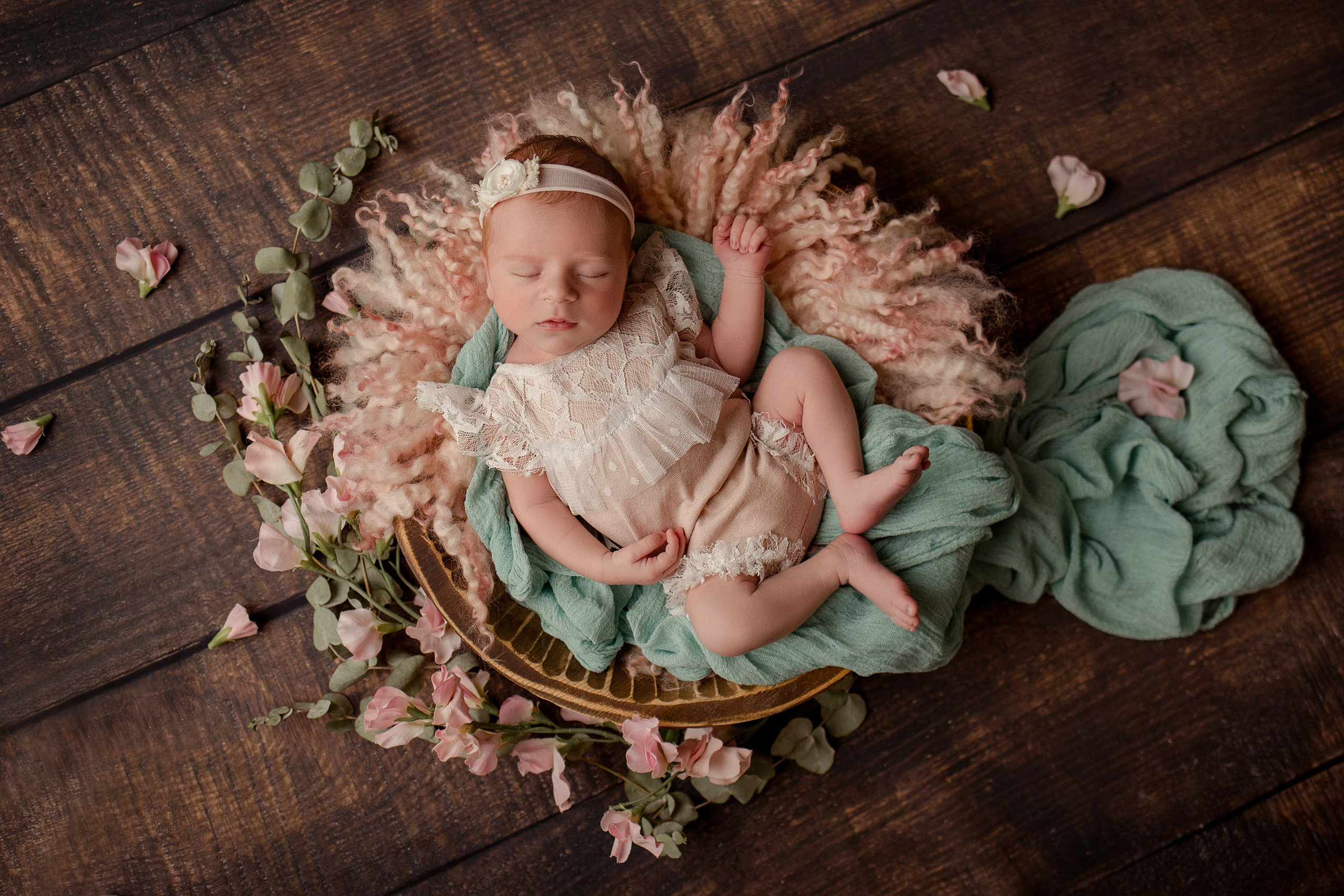 Ньюборн девочки. Фотограф новорожденных, семейный, детский фотограф в Москве и Московской области