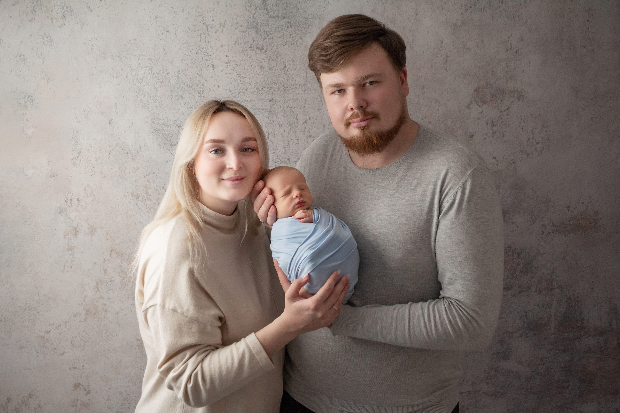 Кадры малыша с родителями. Фотограф новорождённых Анапа Елена Кушнарь