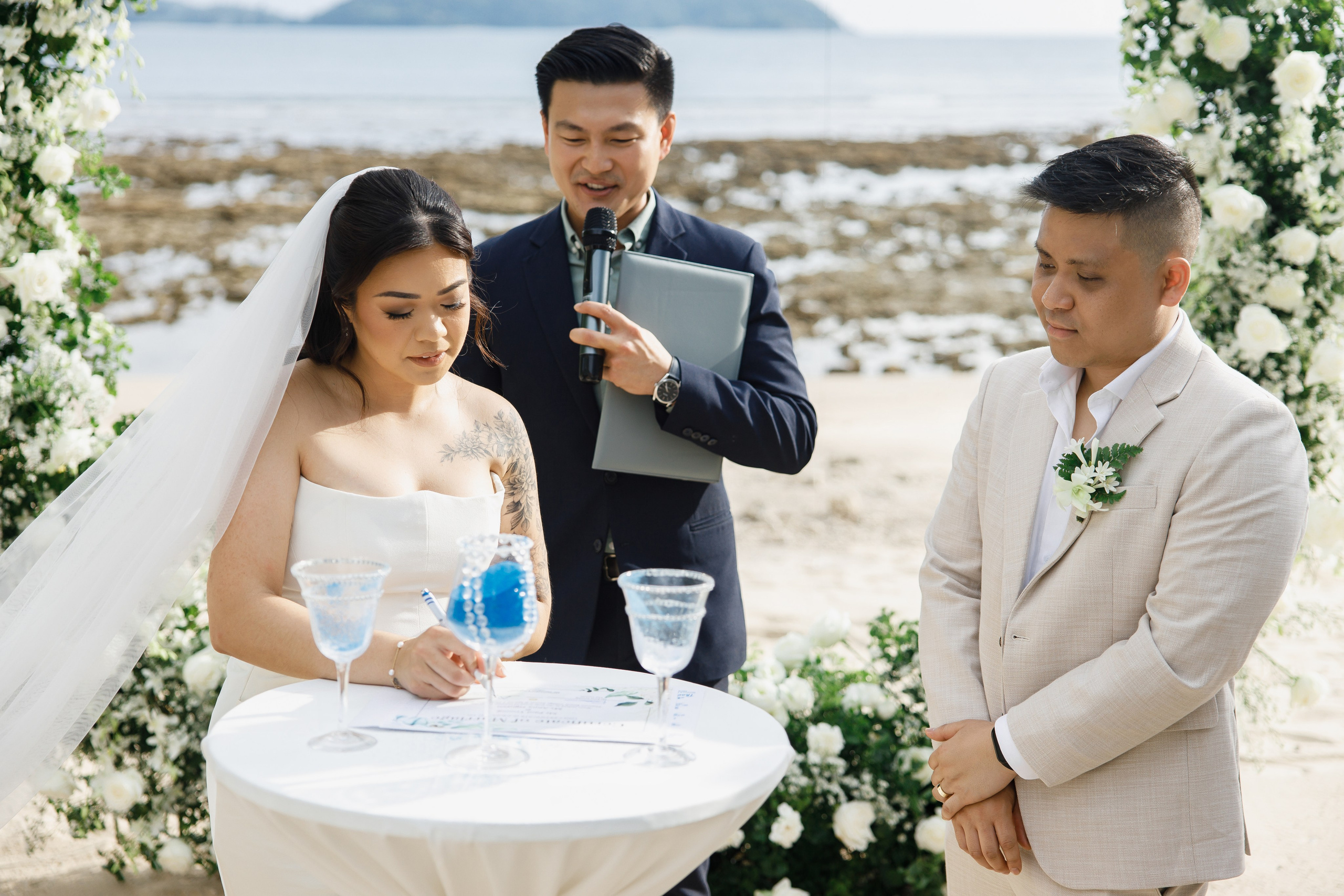 Wedding in Phuket at the Thavorn Hotel. Photographer in Phuket. Photographer Thailand