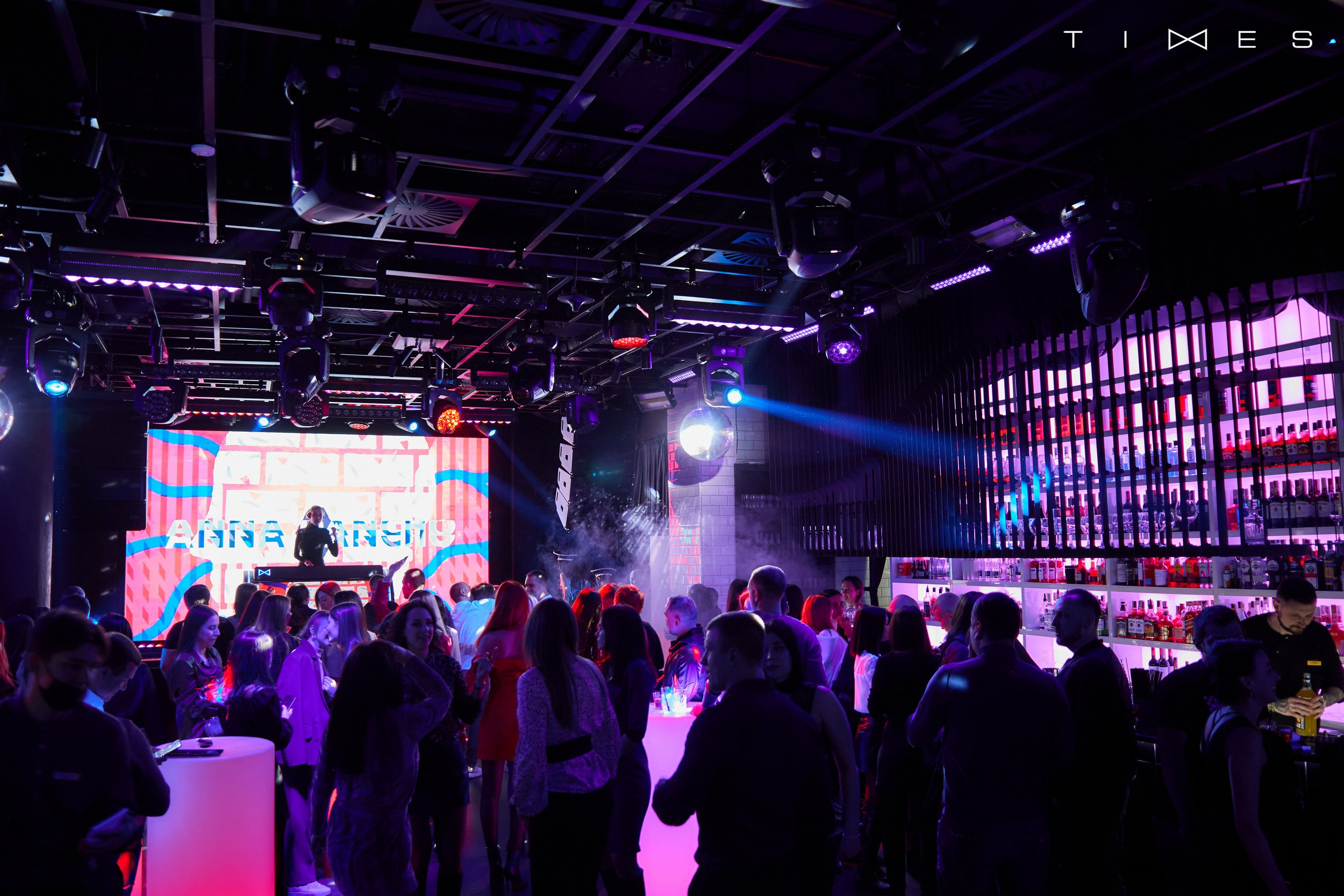 Профессиональная фотосъёмка в ночных клубах Донецка и Макеевки. Фотограф Татаринов Андрей (Донецк / Макеевка)