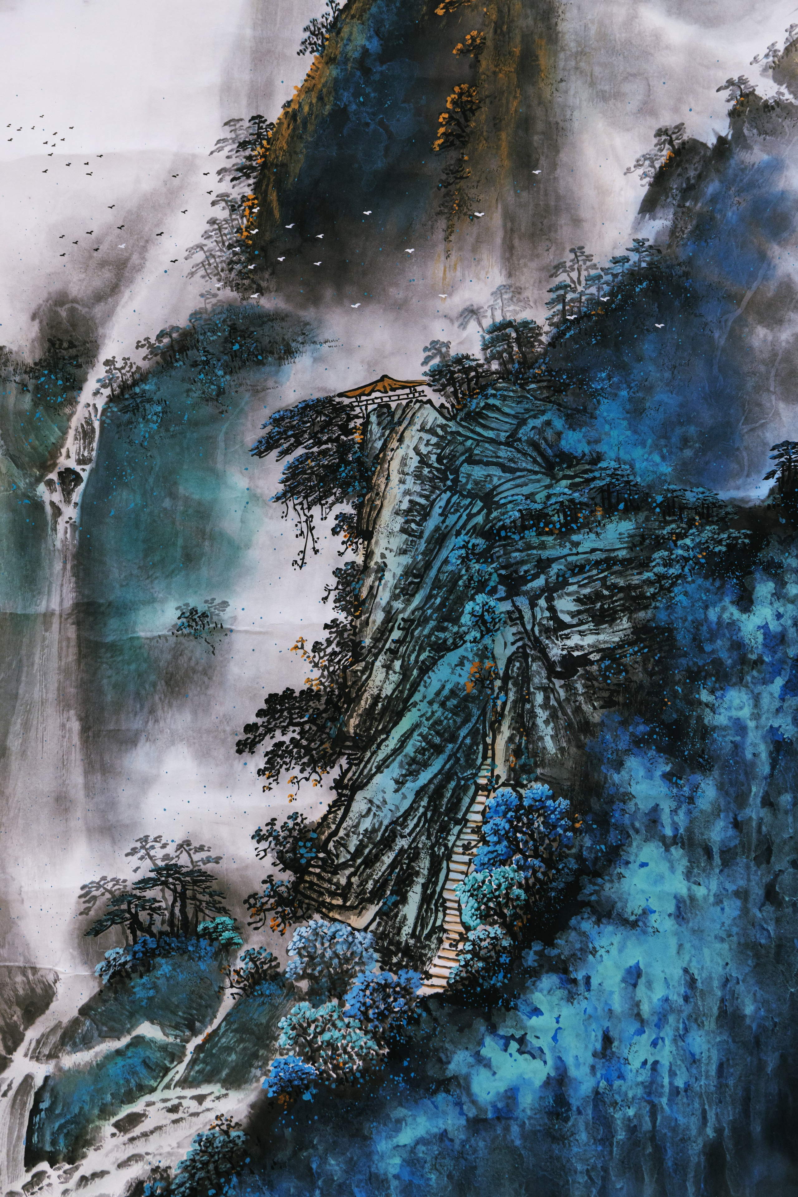 Фотография картины в стиле гохуа с выставки в Находке