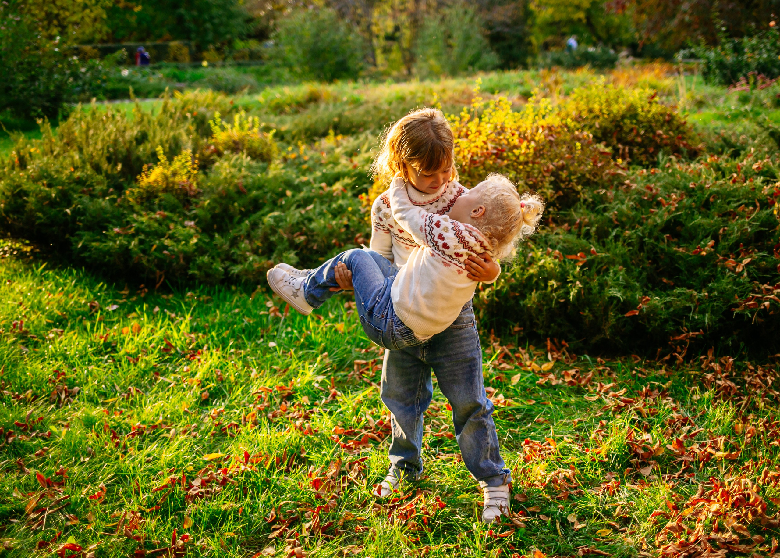 Юля, Анюта, Есения