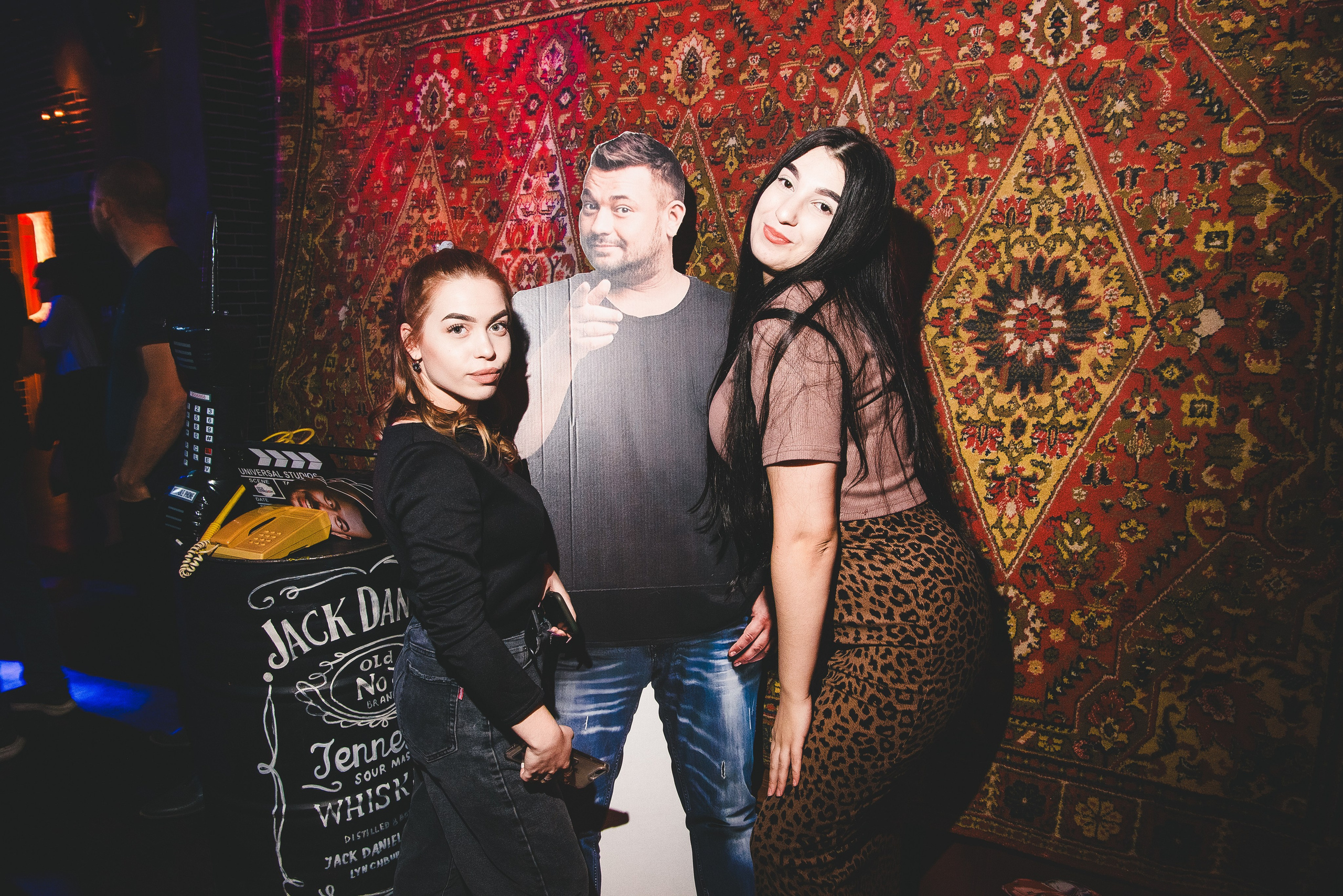 Фотоотчёты о вечеринках для НеБар Волгоград. Или стиль «пьяный фотограф». Фотограф в Волгограде и Волжском Александр Горбань