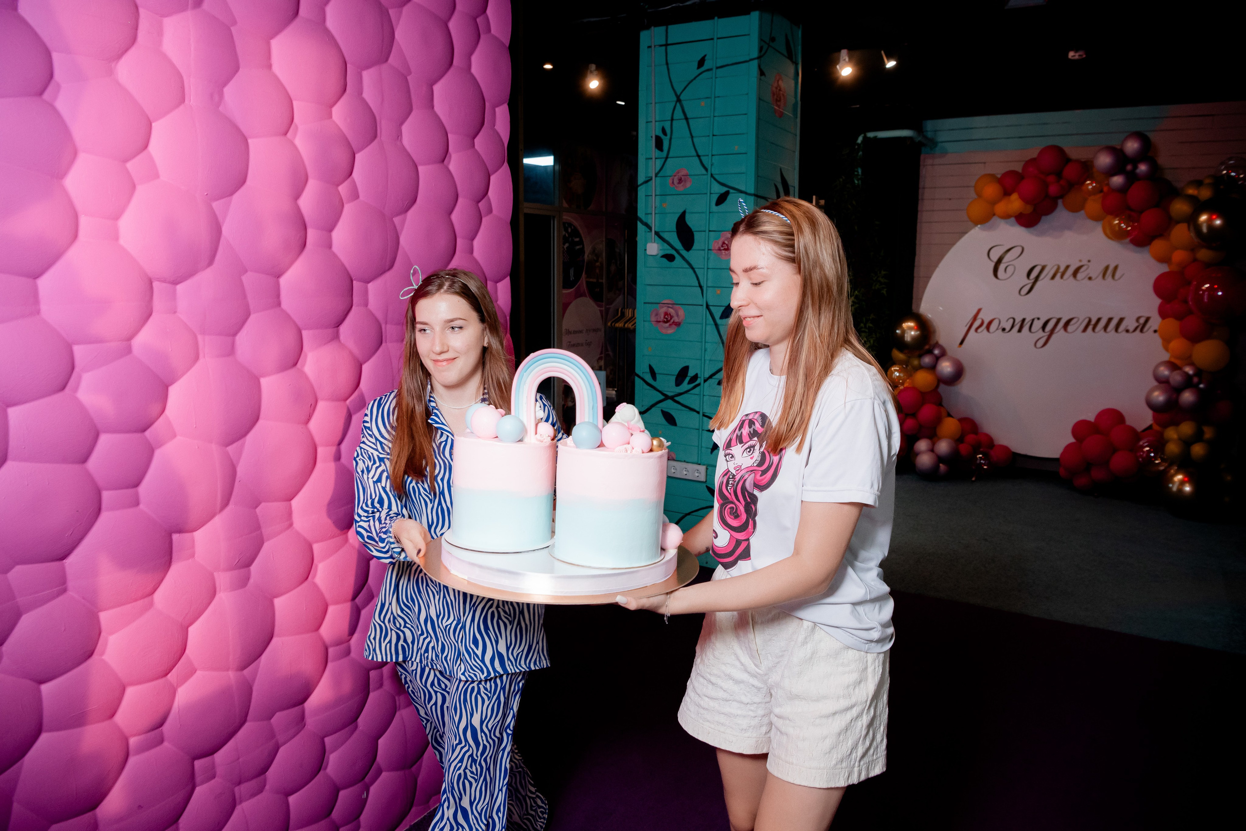 ДР Рая и Стелла в детская комната Сказочный Отель. Фотограф в Волгограде и Волжском Александр Горбань