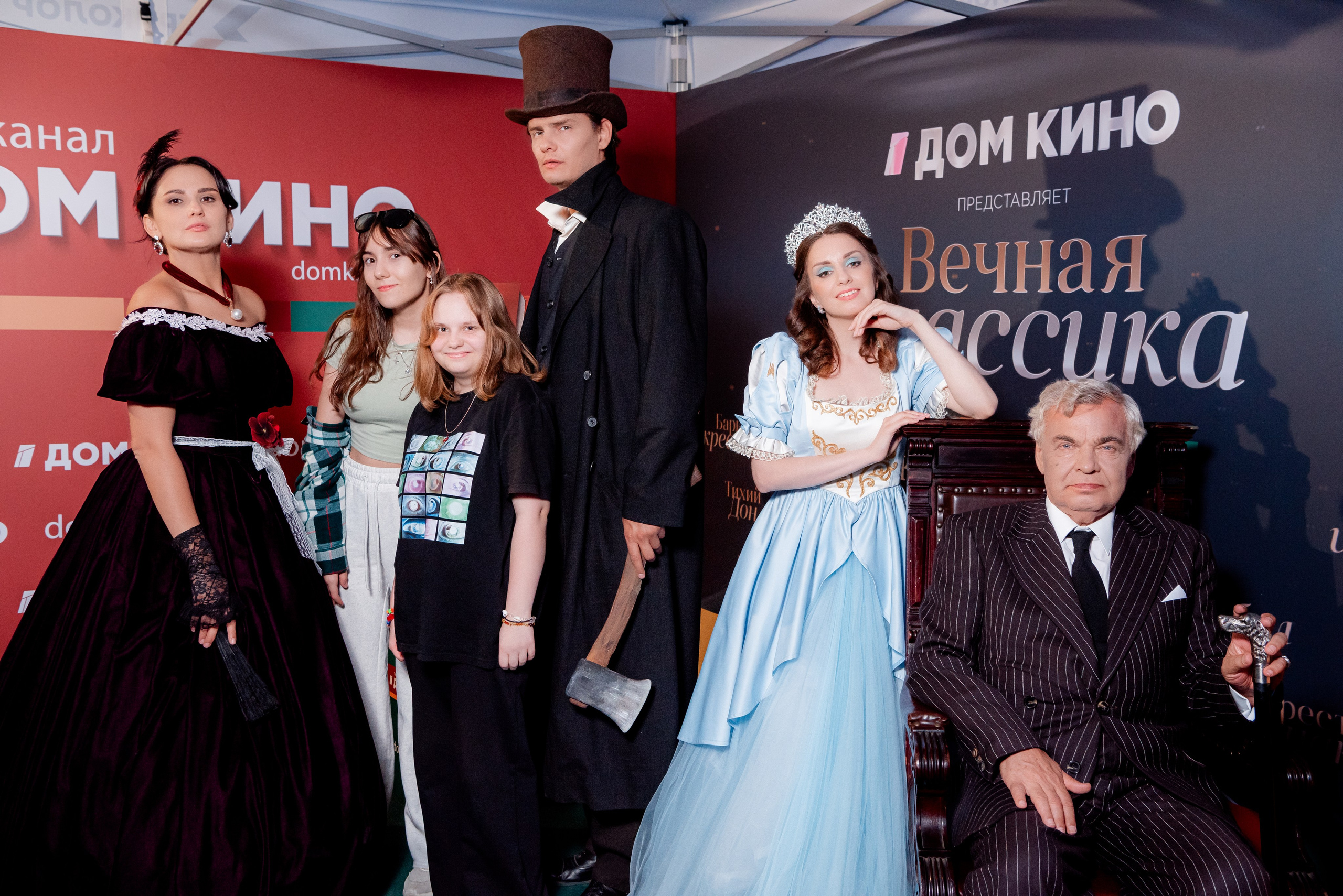 Портретные фото с артистами в палатке Триколор Дом Кинов на день города Волгоград. Фотограф в Волгограде и Волжском Александр Горбань