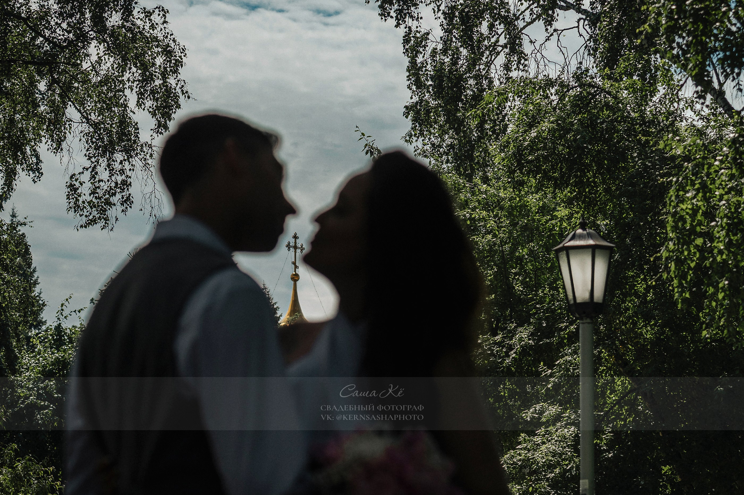 Свадебная фотосессия в Нарымском сквере Новосибирска. Свадебный, семейный и event фотограф в Новосибирске и Новосибирской области Саша Кё