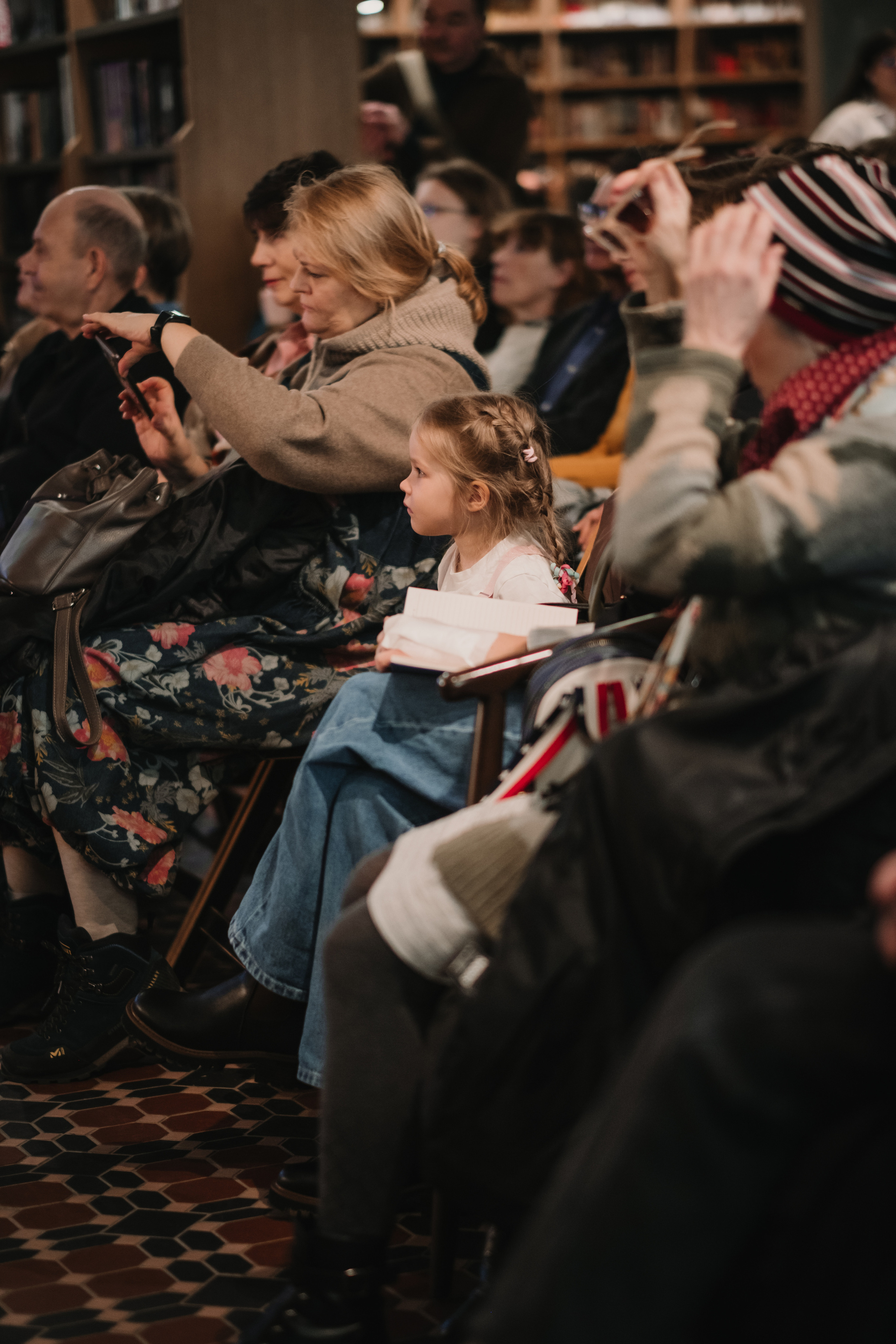 Презентация книги Александра Чепеля. Портретный и репортажный фотограф Ульяна Белчанская