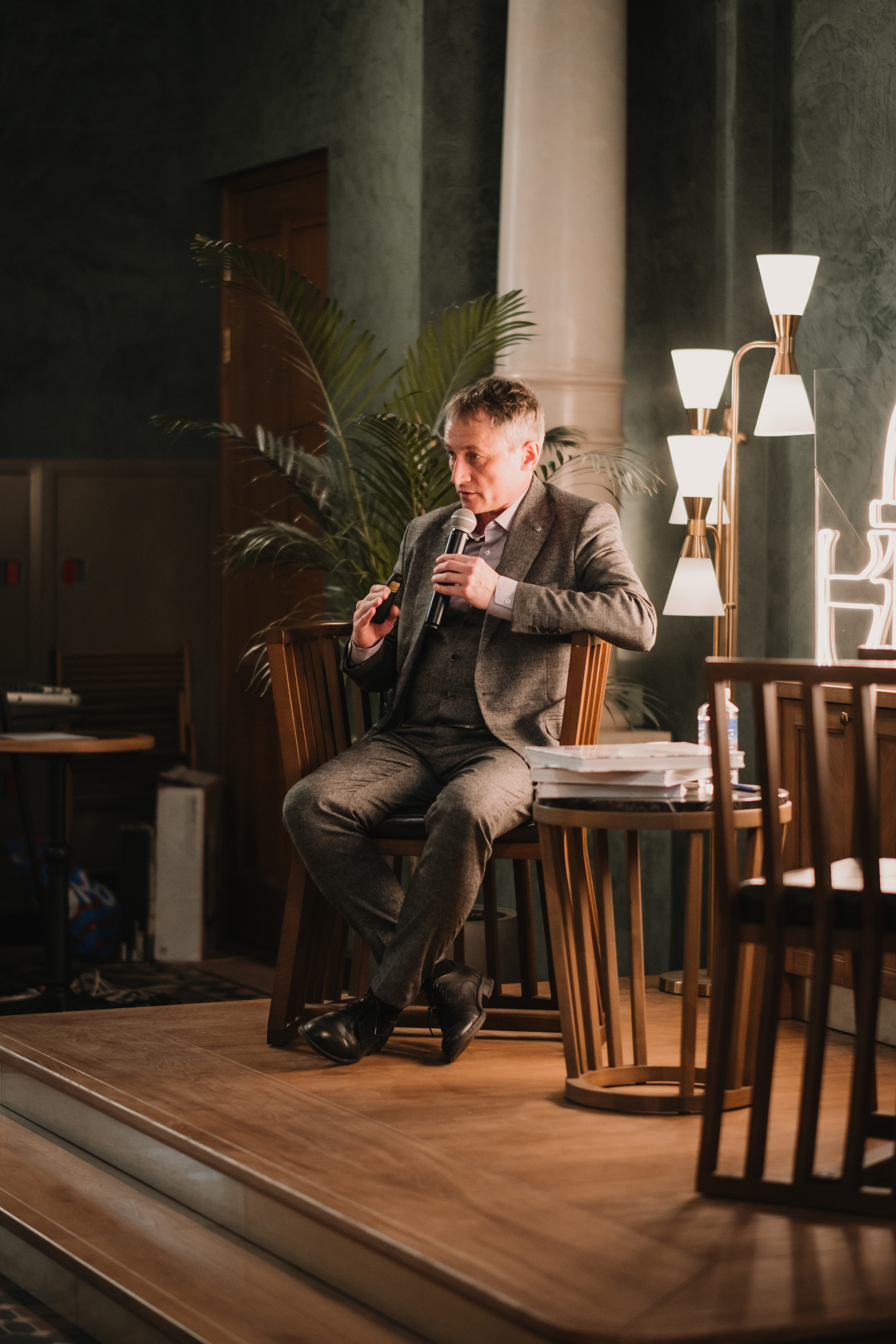 Презентация книги Александра Чепеля. Портретный и репортажный фотограф Ульяна Белчанская