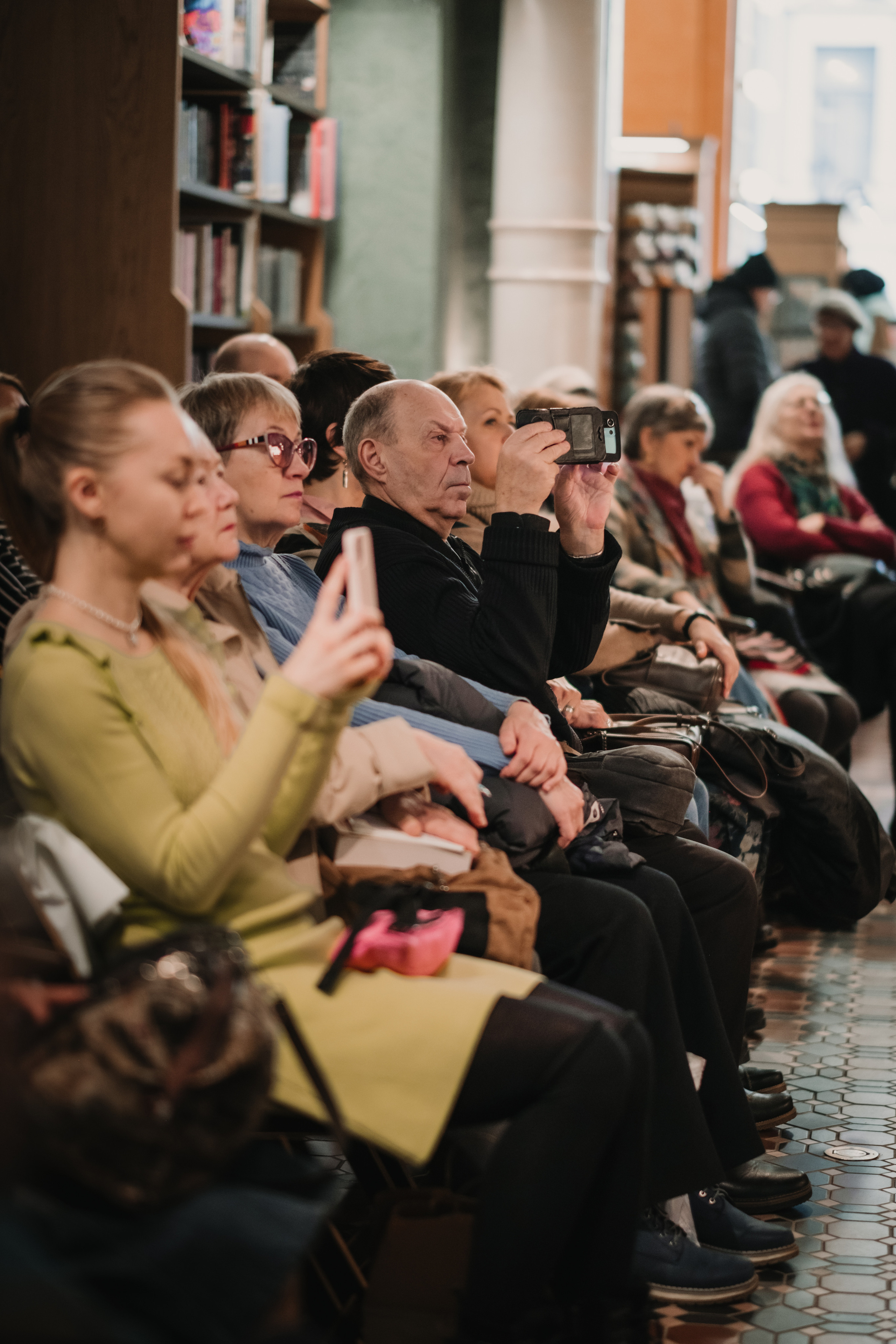 Презентация книги Александра Чепеля. Портретный и репортажный фотограф Ульяна Белчанская