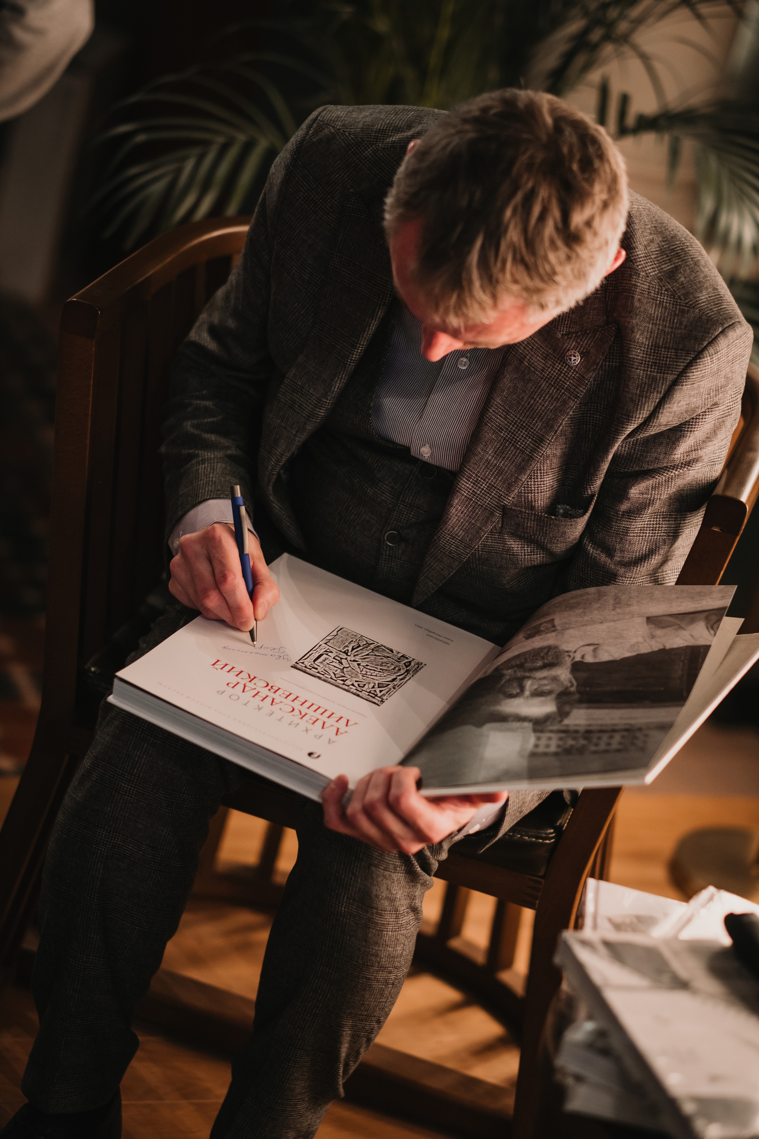 Презентация книги Александра Чепеля. Портретный и репортажный фотограф Ульяна Белчанская