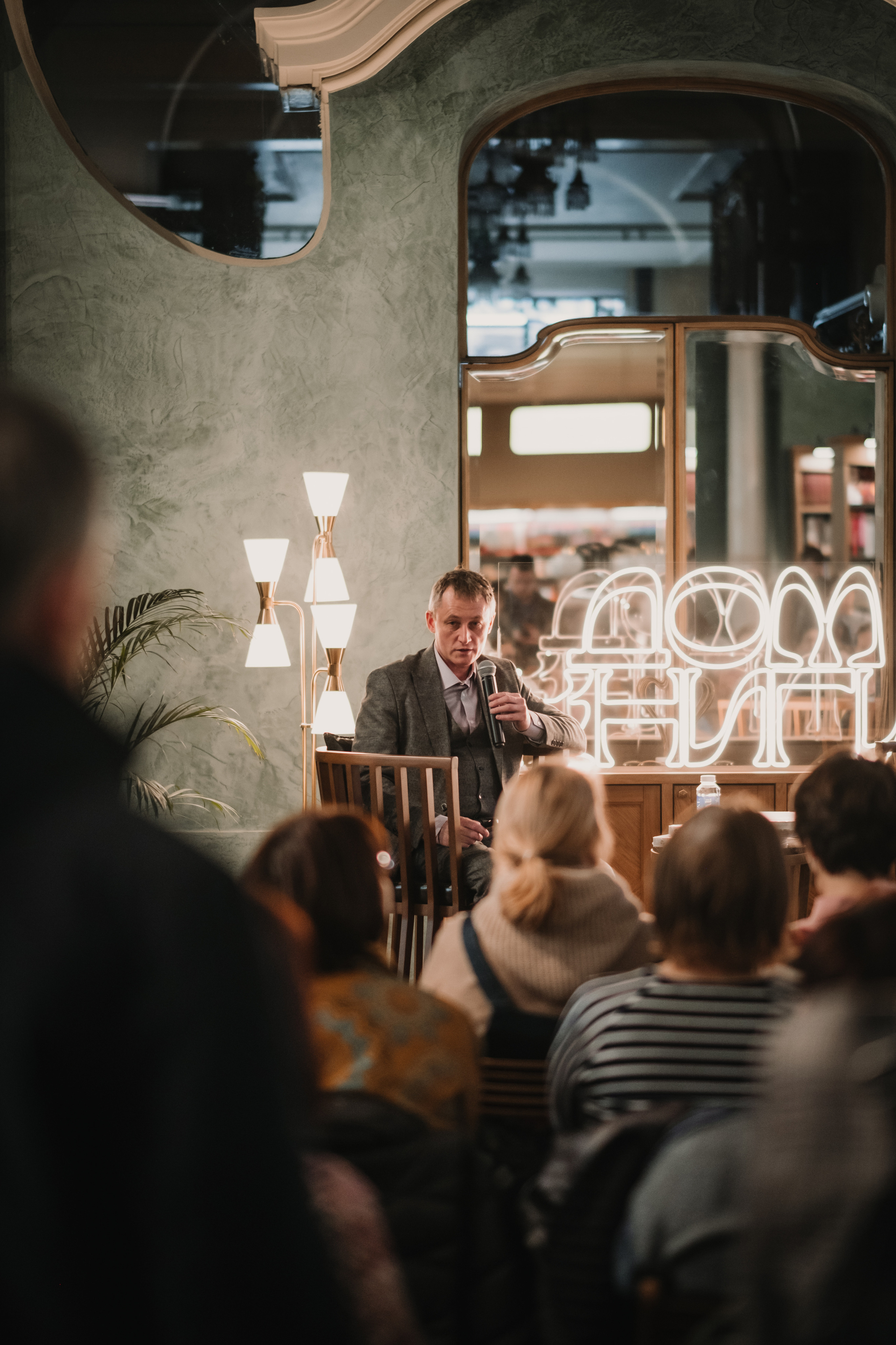 Презентация книги Александра Чепеля. Портретный и репортажный фотограф Ульяна Белчанская