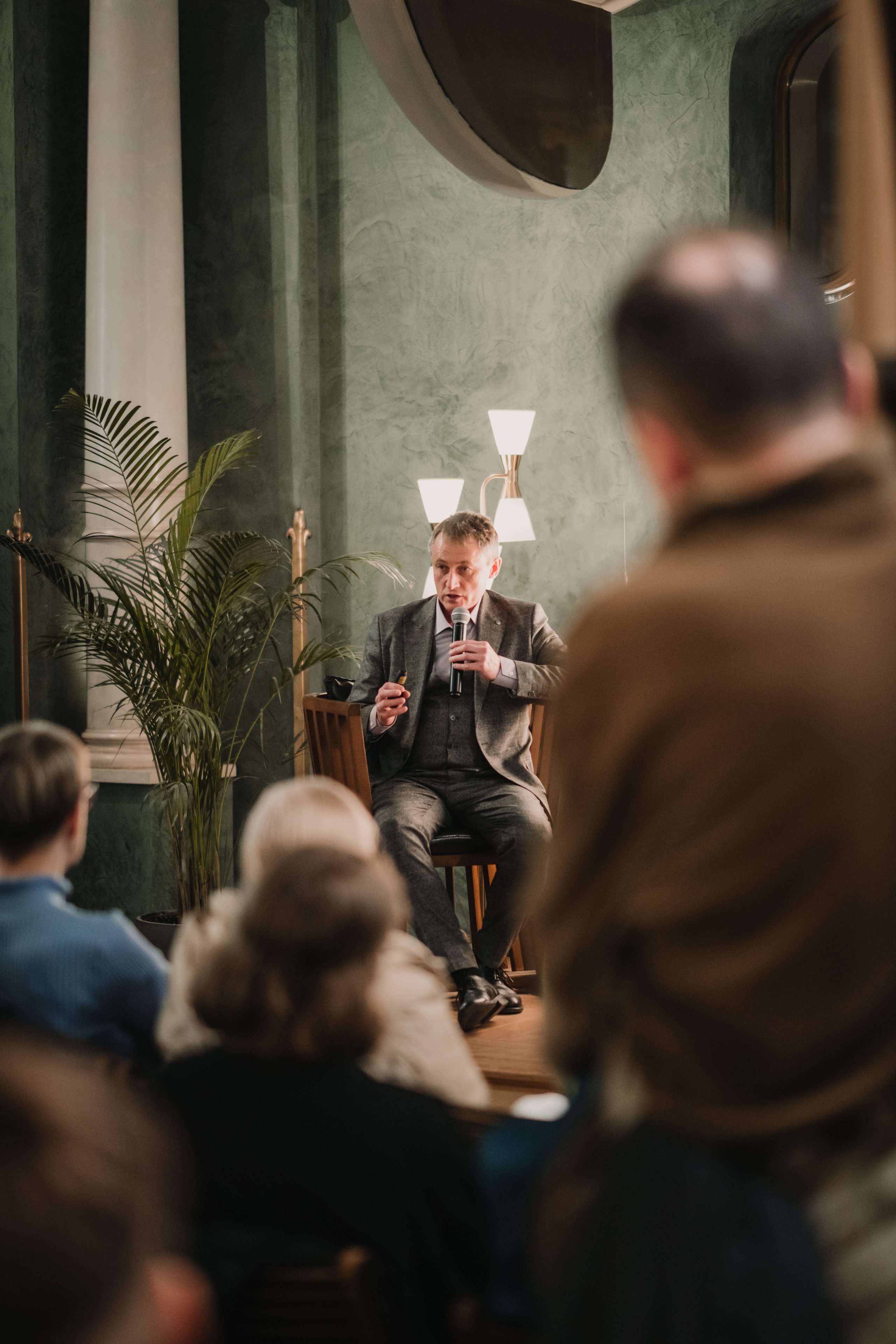 Презентация книги Александра Чепеля. Портретный и репортажный фотограф Ульяна Белчанская